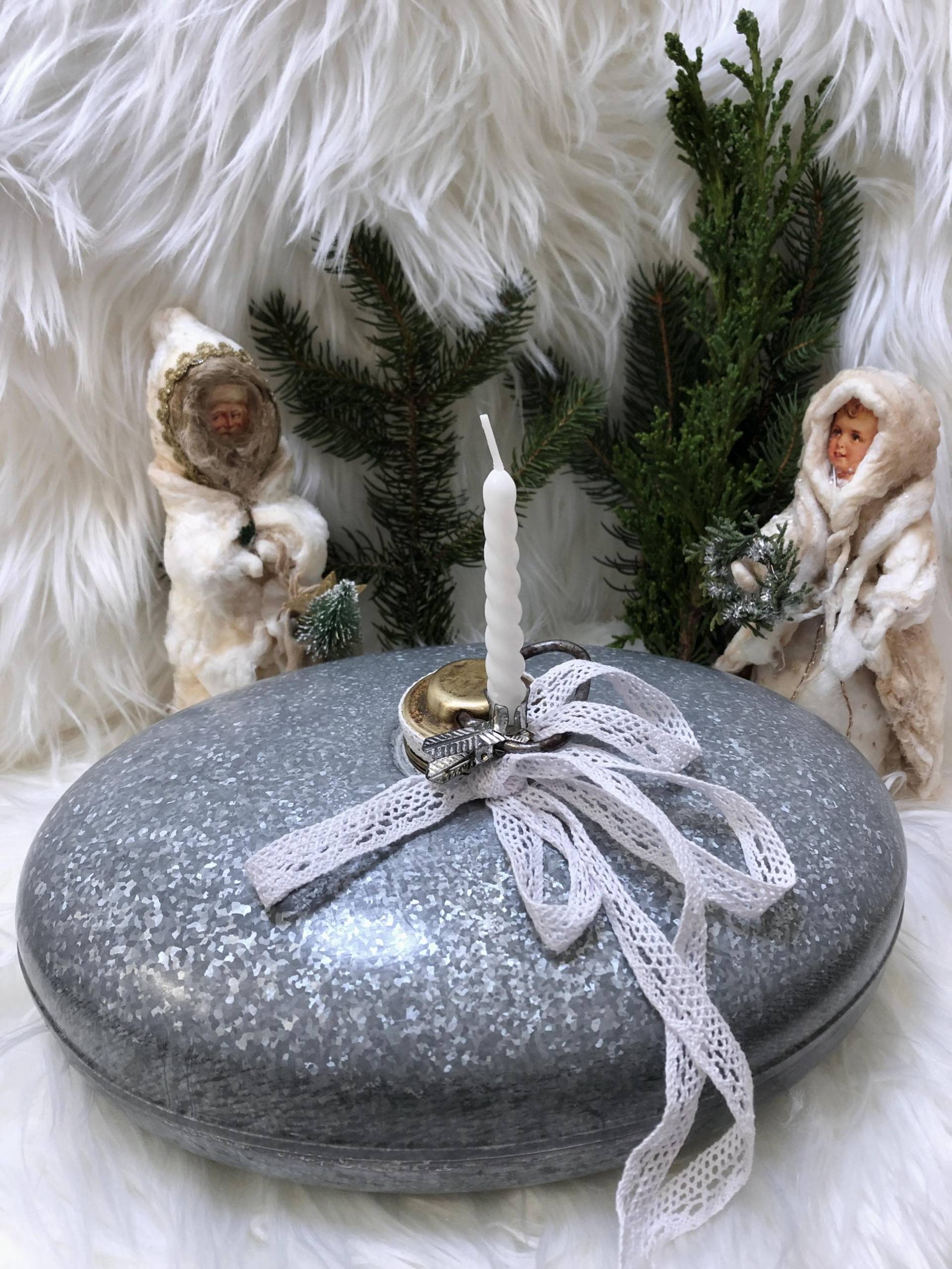 Antike Wärmflasche Aus Zink Inkl. Schleife & Kerze Antike Wärmflasche Aus Zink Inkl. Schleife & Kerze von Etsy - PassionPatina