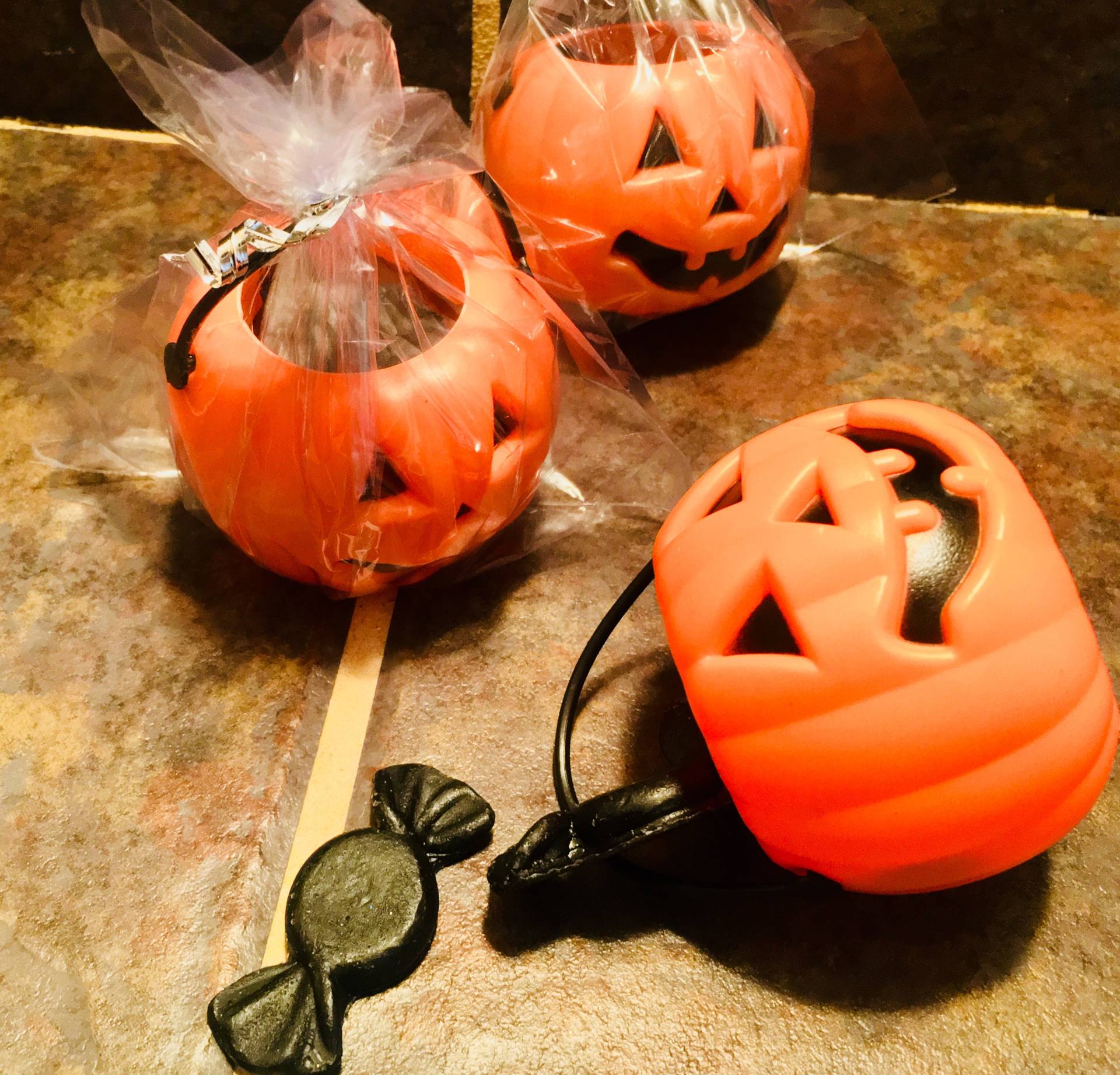 Halloween Kürbis Eimer Candy Wrapper Seifengeschenke Halloween Kürbis Eimer Candy Wrapper Seifengeschenke von Etsy - PennyCandyLLC