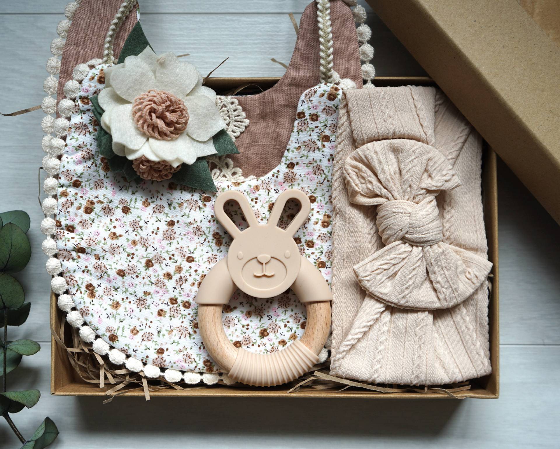 Neugeborenen Baby Geschenk/Baby Shower Geschenk Set/Baby Girl Geschenkbox/Willkommen Geschenkset Mit Box/Baby von Etsy - PeppyBowsJollyToys