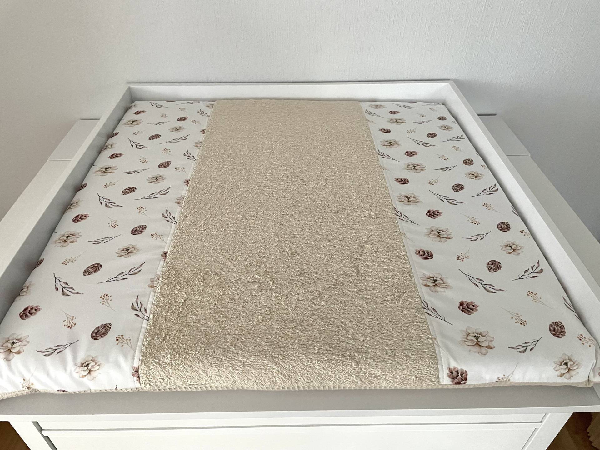 Beige Wickelunterlage, Florale Frottee Wickelunterlage 75 X cm von Etsy - PetitBabu