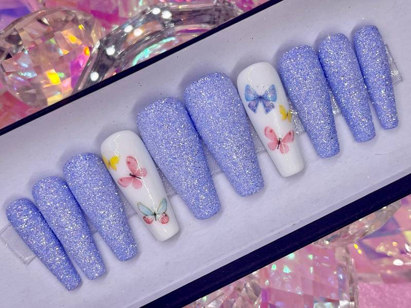 Lovely | Lila Schmetterling Sugar Glitter Press On Nails von Etsy - PinkiePromisesCo