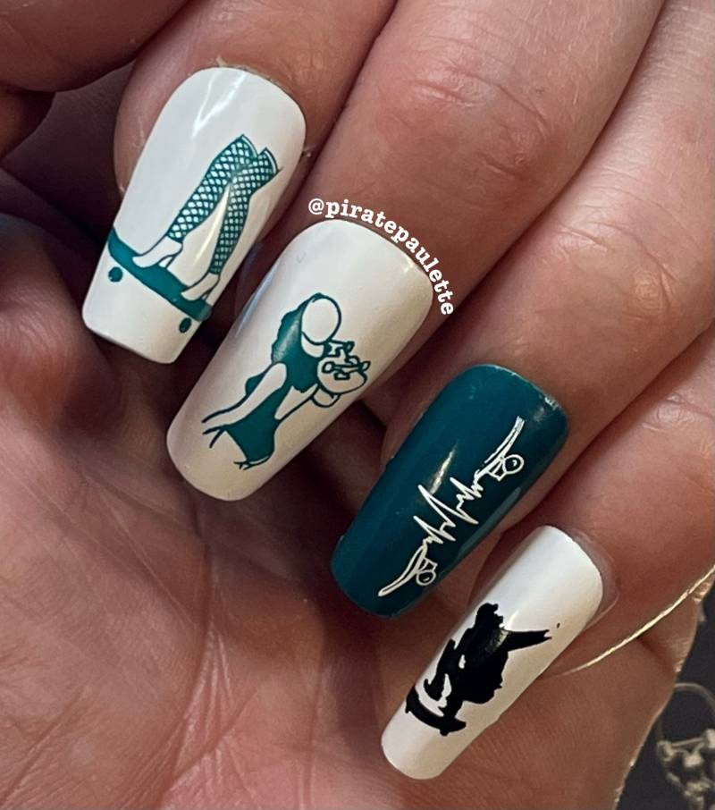 Nicole Tagebuch Skater Girl Nail Stamping Platte von Etsy - PiratePaulette