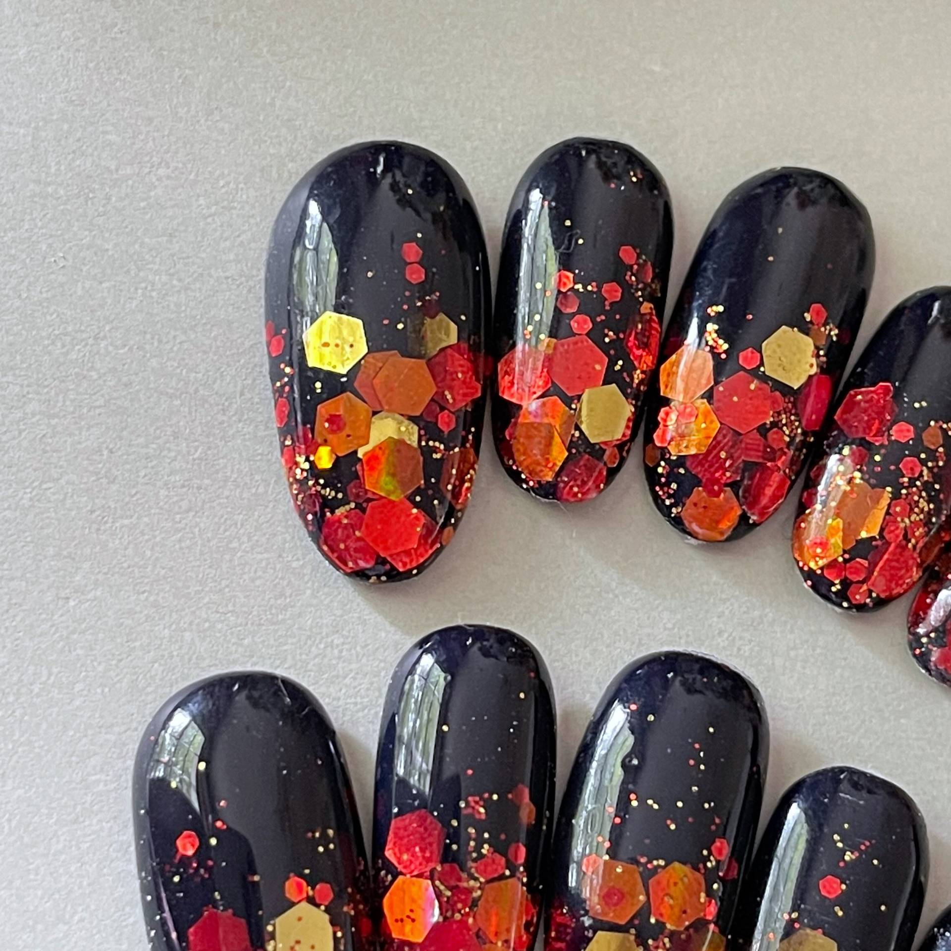 Dunklere Tage, Fallende Blätter | Gel Press On Nails [Kostenloser Kleber + Nagelvorbereitungsset] von Etsy - PlasticFantasticNail