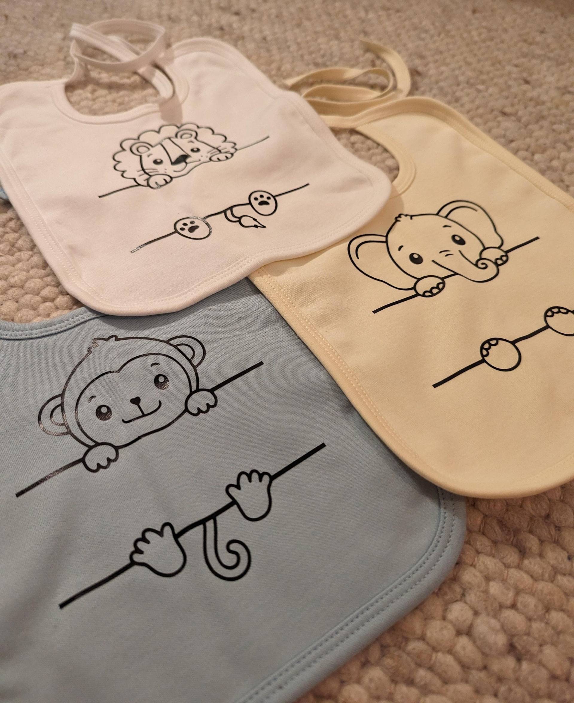 Personalisiertes Lätzchen Zur Geburt/Geburtstag Weihnachten Für Babys Und Kleinkinder Inkl. Süßem Tiermotiv Mit Namen Aus Bio-Baumwolle von Etsy - PlotterhimmelShop