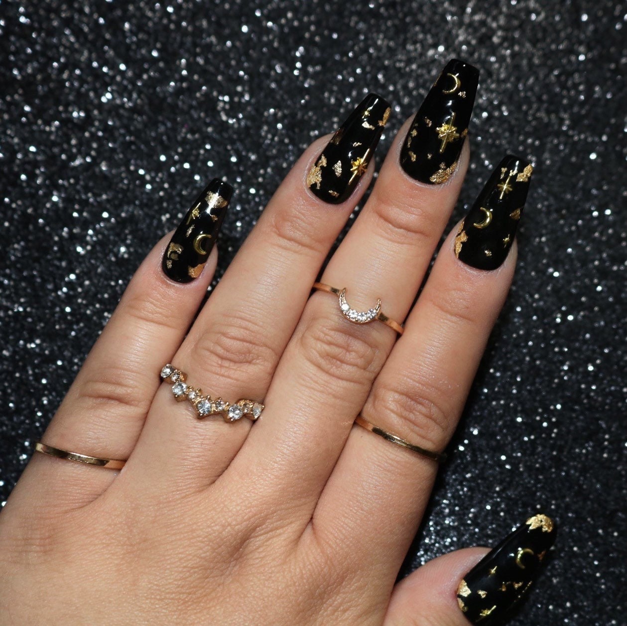 Nachthimmel | Schwarz Press On Nails Mit Goldstern Und Mond Details Halloween Nägel Hexe von Etsy - PolishedbyTeresa