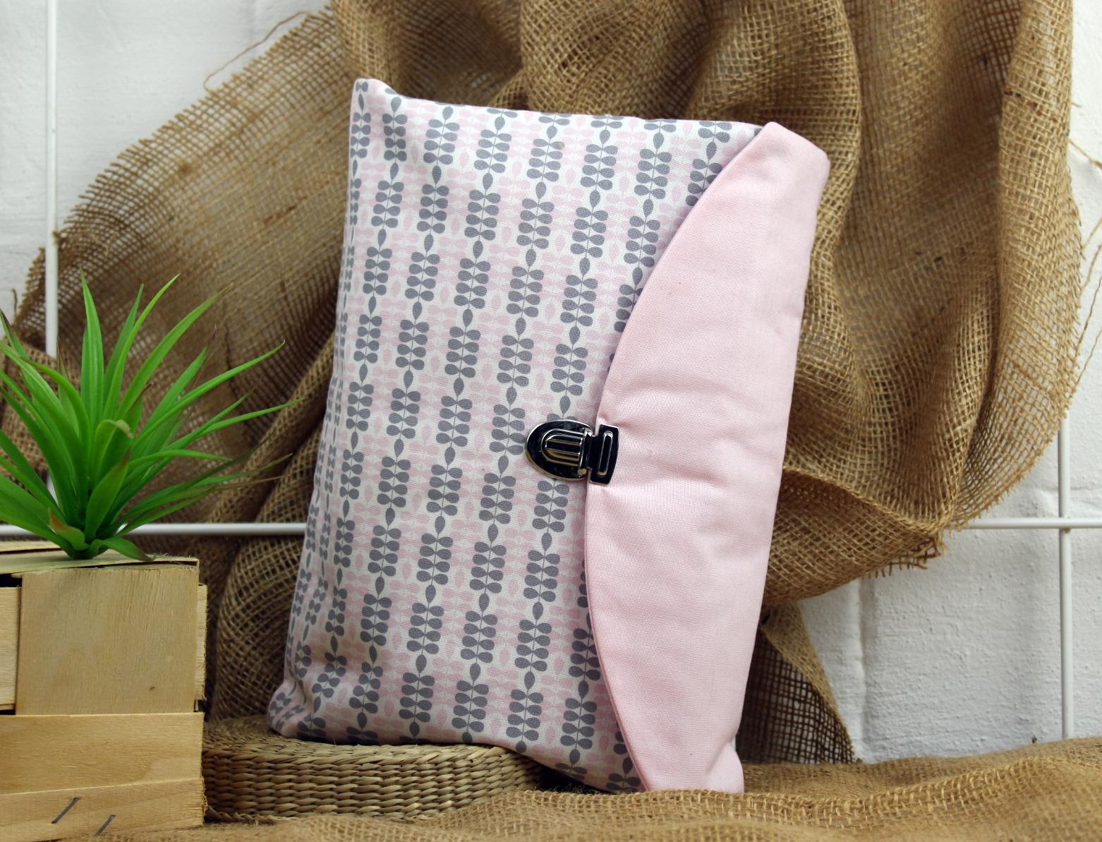 Windeltasche in Rosa & Grau von Etsy - PoppyMoonFish