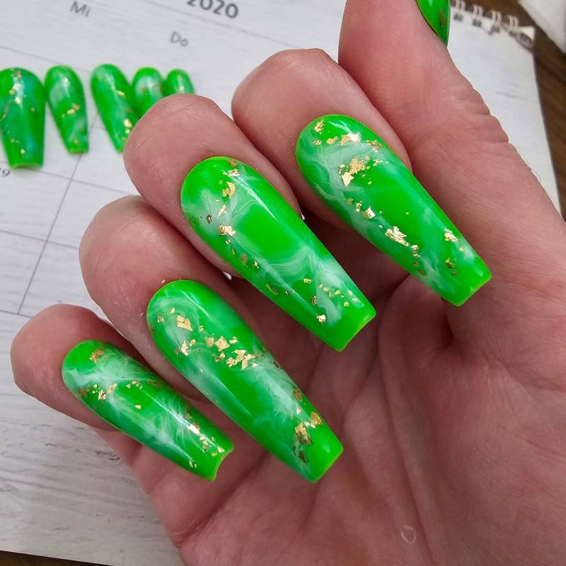 Neon Green Marble Nails With Gold Foil, Glossy Nails, Trendy Press On von Etsy - PressOnNailsRossi