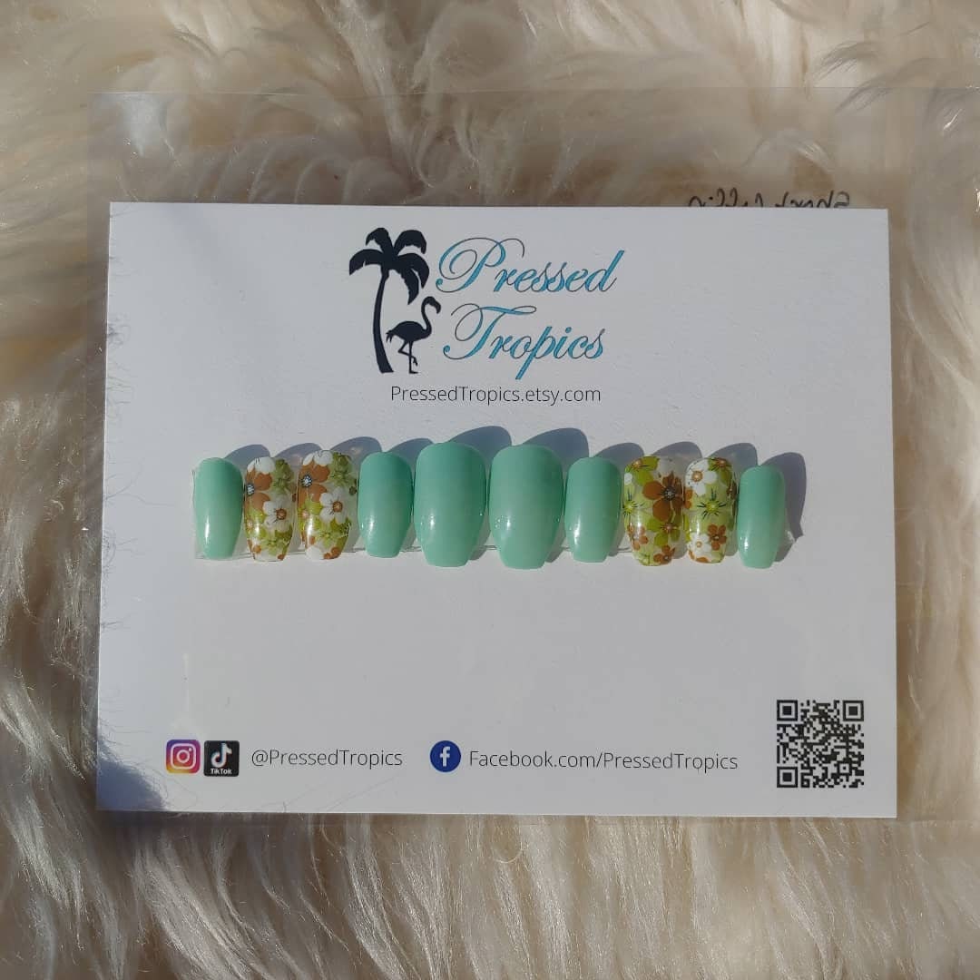 70Er Blumen & Grüne Nägel | Größe Medium Gel Press On Nails Fake Versandfertig von Etsy - PressedTropics