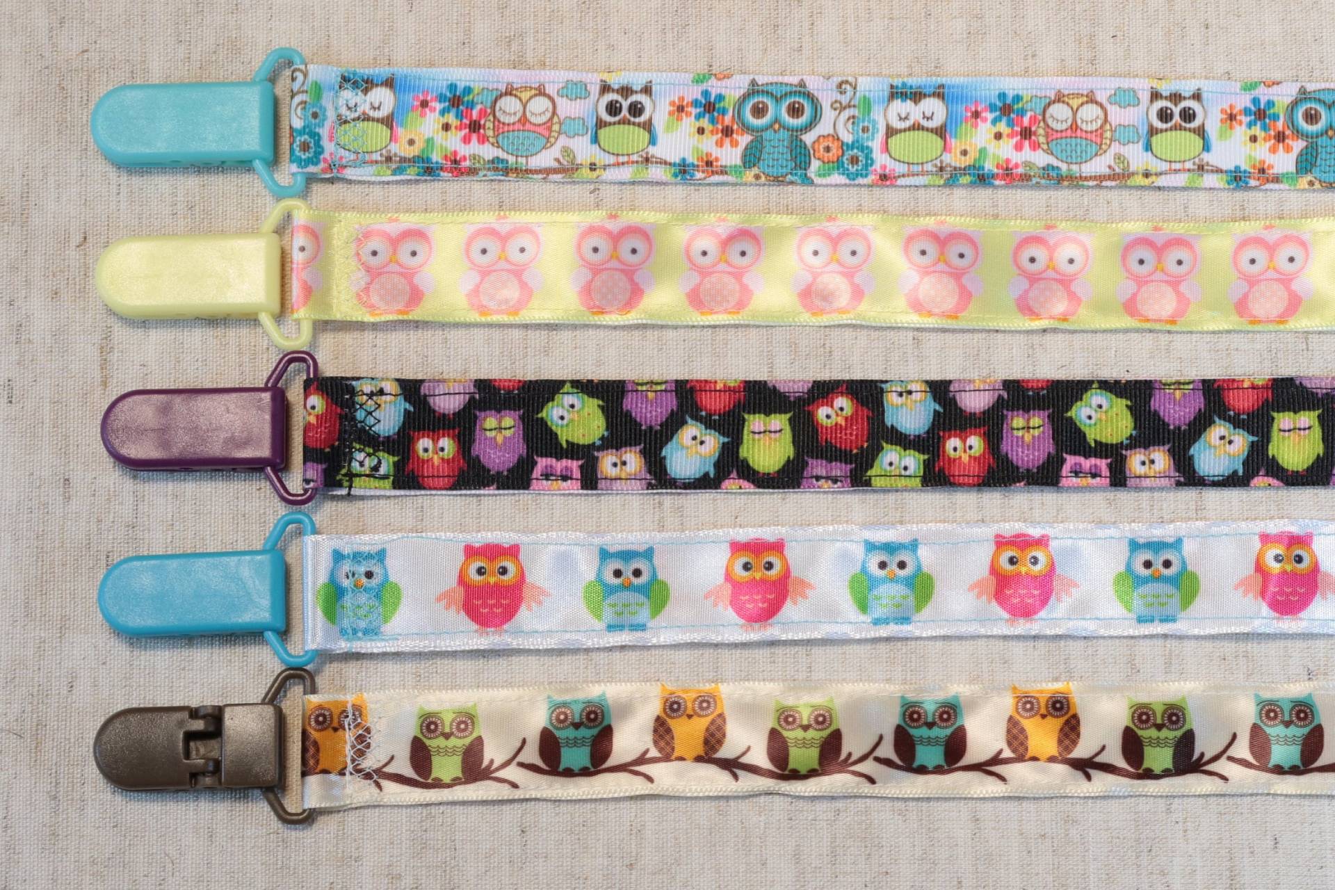 Schnuller Clip Eulen - Rosa Gelb Mehrfarbig | Junge & Mädchen Band Paci Halter, Baby-Dusche-Geschenk, Binky Soothie Mam Schnuller Clip Eulen - Rosa Gelb Mehrfarbig | Junge & Mädchen Band Paci Halter, Baby-Dusche-Geschenk, Binky Soothie Mam von Etsy - PrettyBittyBabyGoods