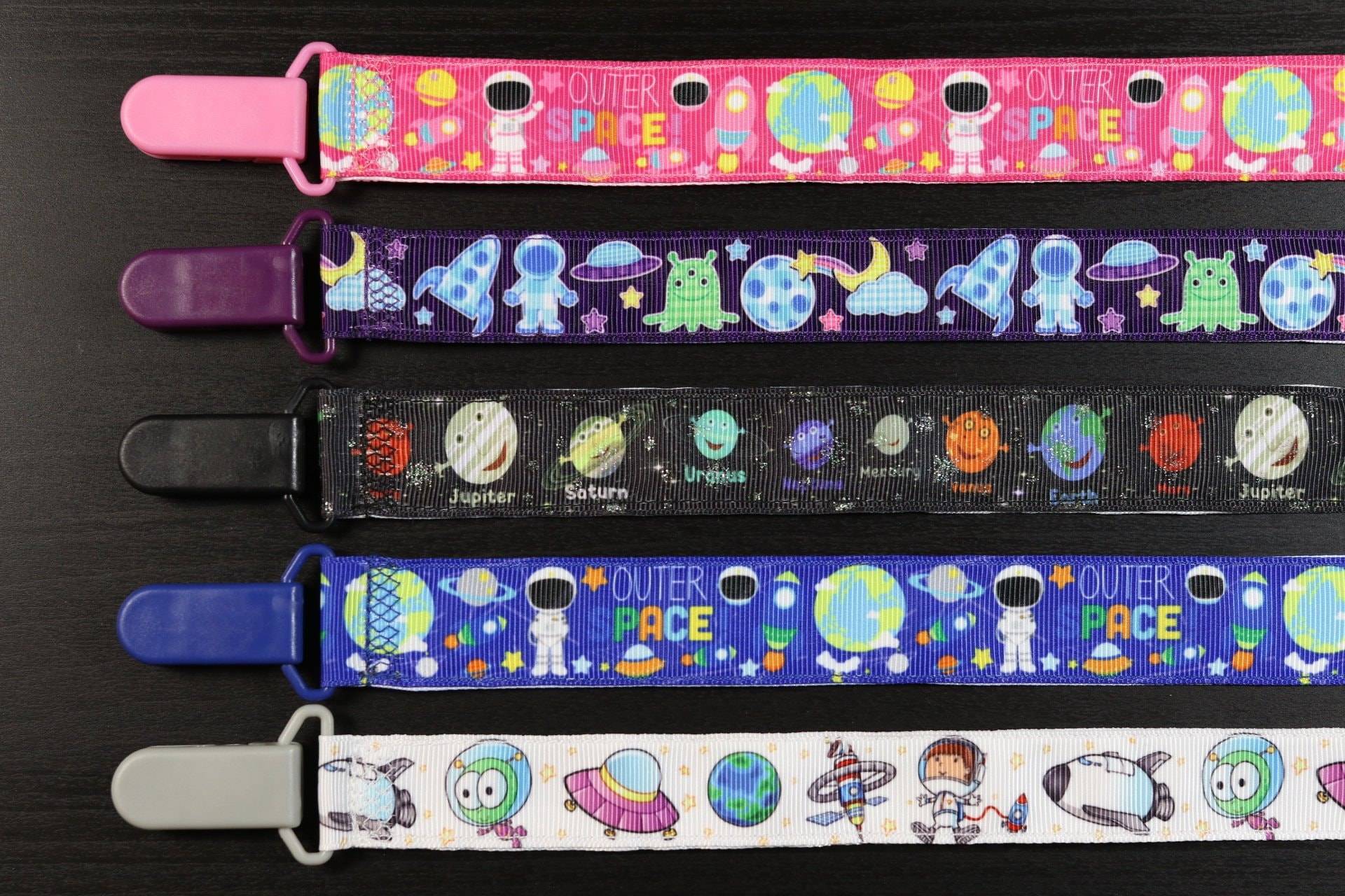 Schnullerkette Astronaut Sonnensystem | Schnullerband Schnullerkette Schnullerkette Astronaut Sonnensystem | Schnullerband Schnullerkette von Etsy - PrettyBittyBabyGoods