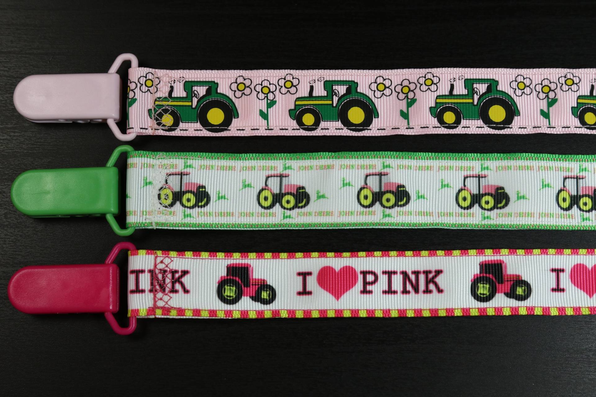 Schnullerkette John Deere - Pinker Traktor | Mädchen Band Paci Halter, Baby Shower Geschenk, Binky Soothie Mam Schnullerkette John Deere - Pinker Traktor | Mädchen Band Paci Halter, Baby Shower Geschenk, Binky Soothie Mam von Etsy - PrettyBittyBabyGoods