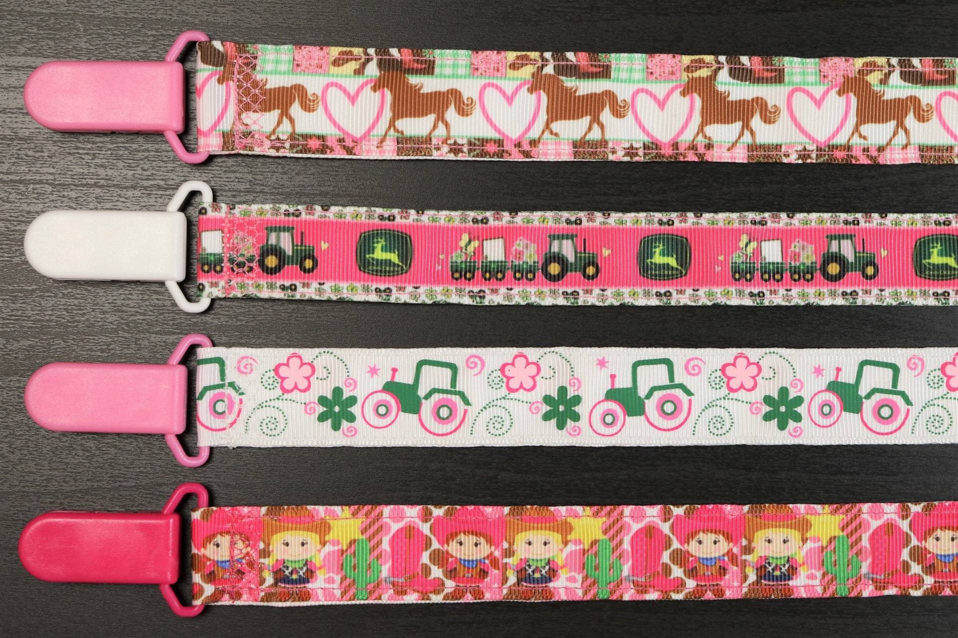 Schnullerkette John Deere - Traktor Bauernhof Pferde | Mädchen Band Paci Inhaber, Baby-Dusche-Geschenk, Binky Soothie Mam Nuk Schnullerkette John Deere - Traktor Bauernhof Pferde | Mädchen Band Paci Inhaber, Baby-Dusche-Geschenk, Binky Soothie Mam Nuk von Etsy - PrettyBittyBabyGoods