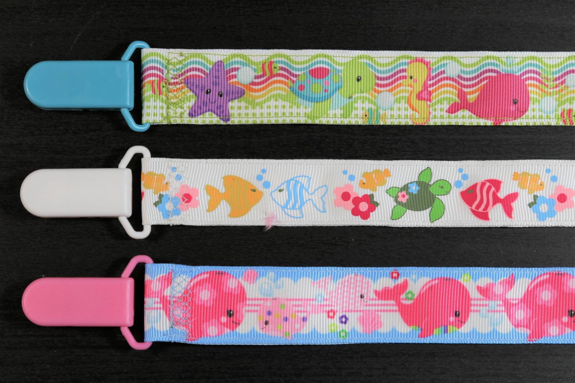 Schnullerkette Meerestiere - Seepferdchen Seestern Schildkröte Wal Delfin | Mädchen & Junge Band Paci Halter, Baby-Dusche-Geschenk, Binky Soothie Mam Schnullerkette Meerestiere - Seepferdchen Seestern Schildkröte Wal Delfin | Mädchen & Junge Band Paci Halter, Baby-Dusche-Geschenk, Binky Soothie Mam von Etsy - PrettyBittyBabyGoods