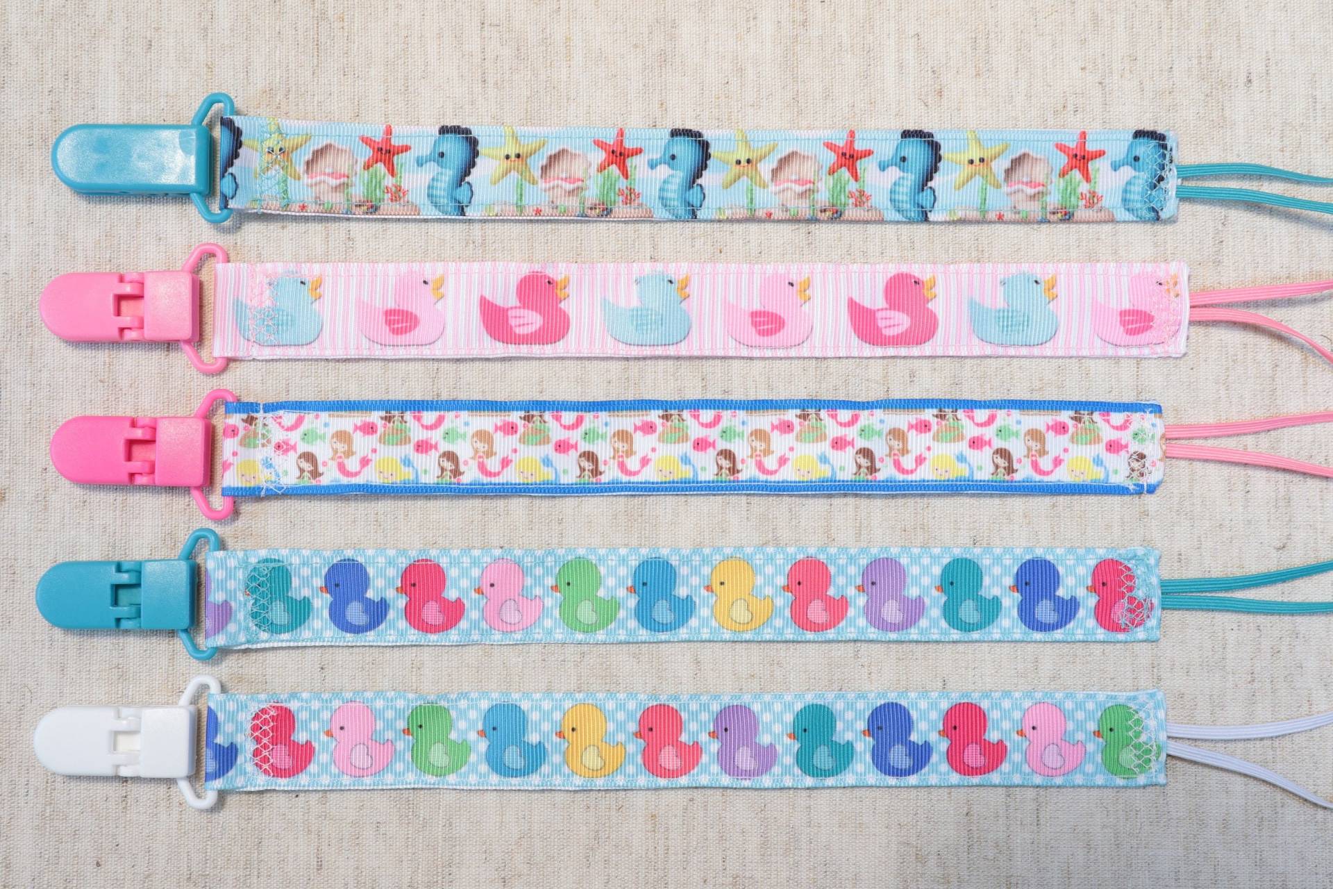 Schnullerkette Seepferdchen - Seestern Enten Meerjungfrauen | Mädchen Band Paci Halter, Baby Shower Geschenk, Binky Soothie Mama Schnullerkette Seepferdchen - Seestern Enten Meerjungfrauen | Mädchen Band Paci Halter, Baby Shower Geschenk, Binky Soothie Mama von Etsy - PrettyBittyBabyGoods