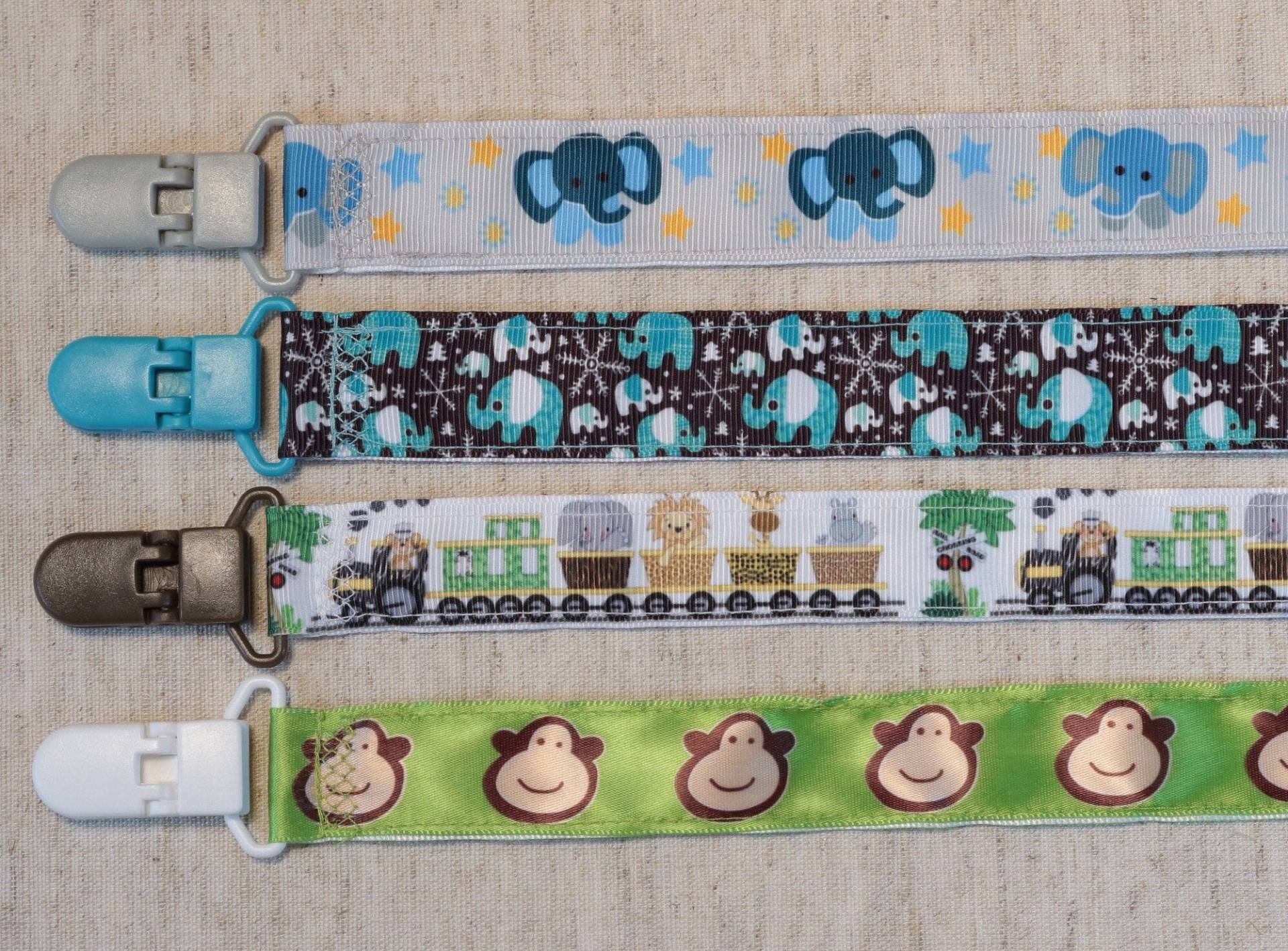 Schnullerkette Zoo Dschungeltiere - Elefant Affe Löwe | Schnullerband Schnullerkette Schnullerkette Zoo Dschungeltiere - Elefant Affe Löwe | Schnullerband Schnullerkette von Etsy - PrettyBittyBabyGoods