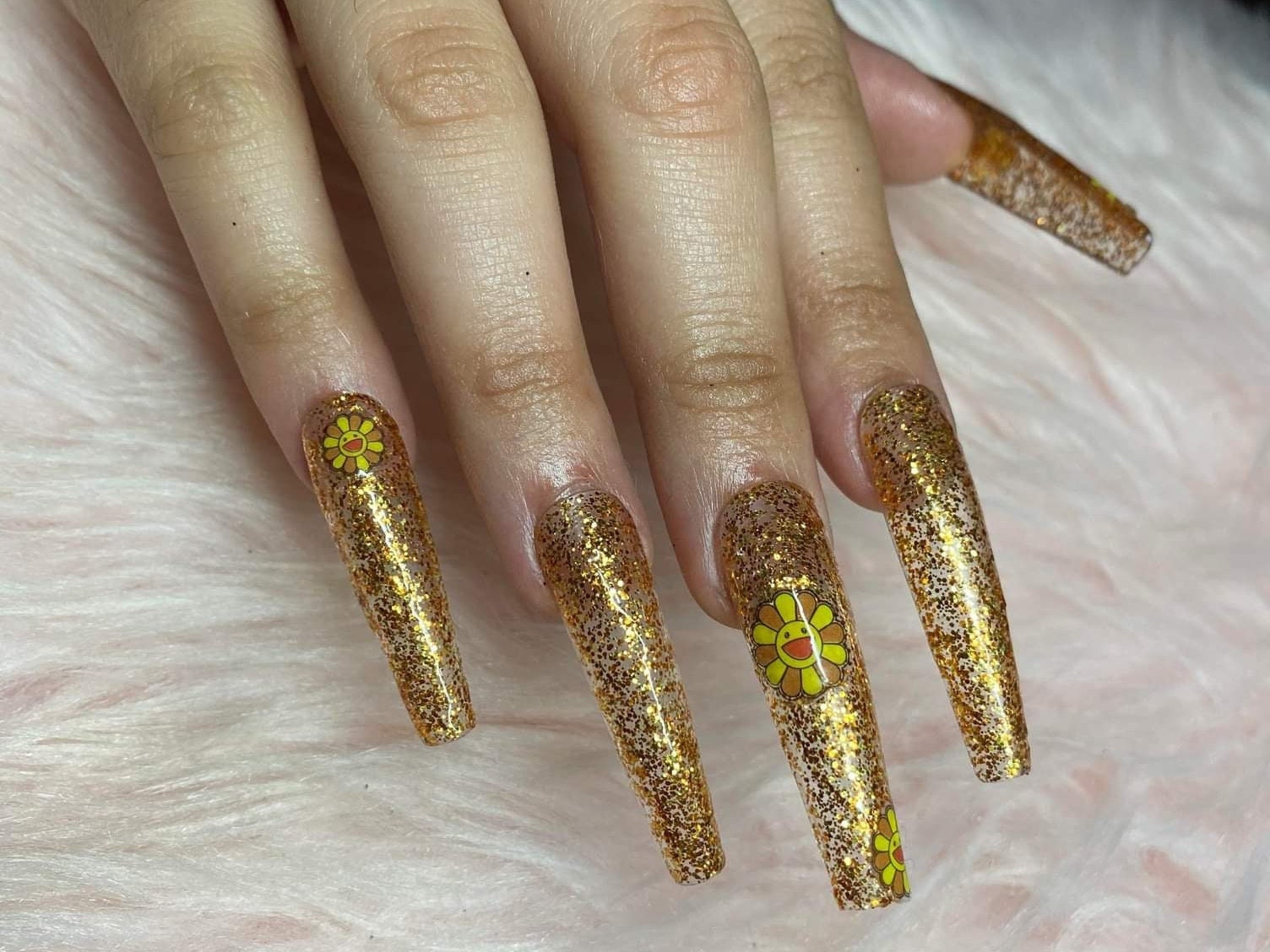 Golden Kawaii Press On Nails von Etsy - PrettyLitBeauty