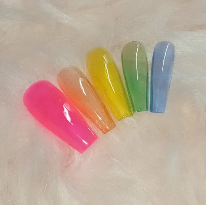 Rainbow Jellies Press On Nails von Etsy - PrettyLitBeauty