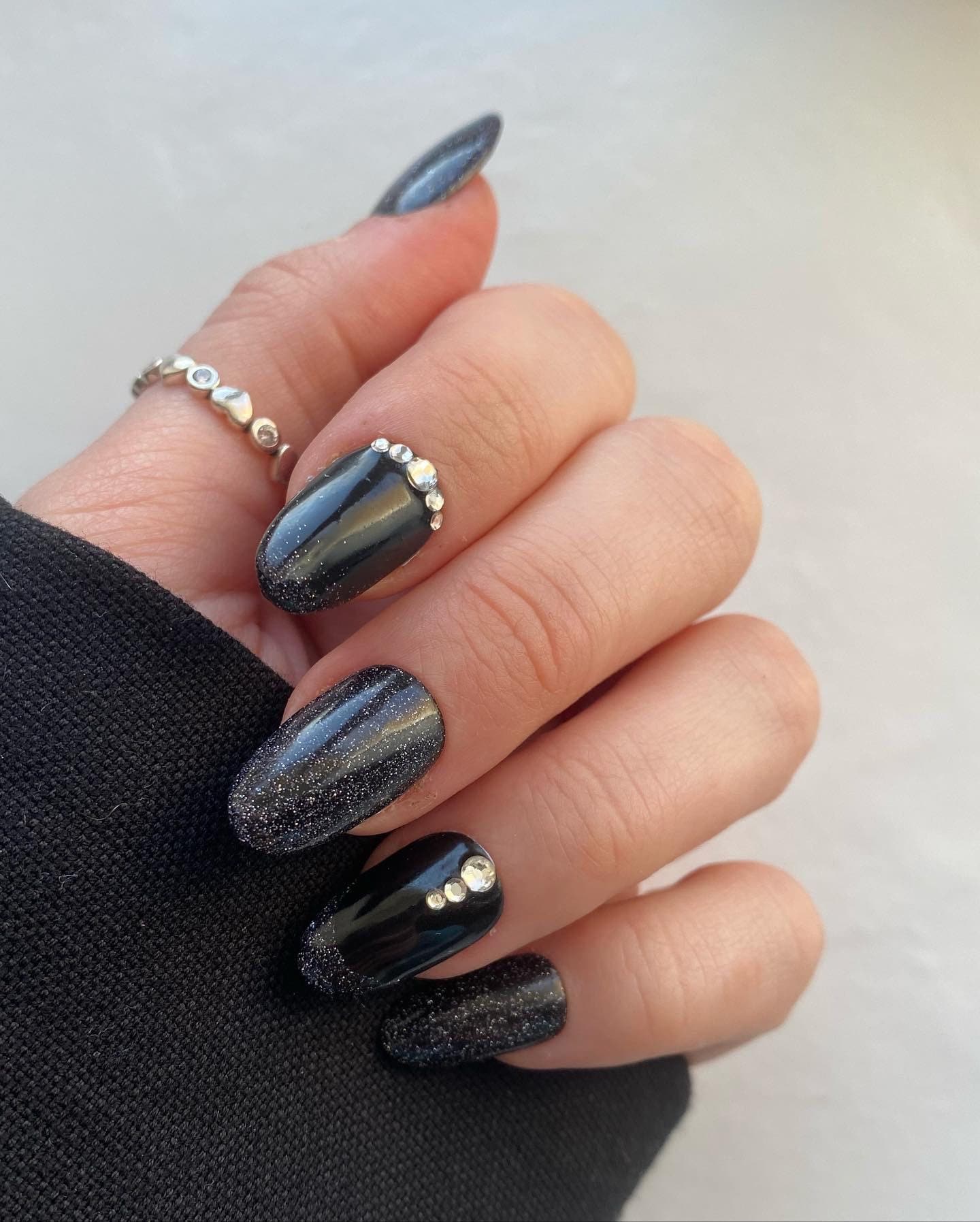 Leichte Reflektierende Schwarze Funkelnde Handbemalte Wiederverwendbare Nagelpresse - 10Er Set Auf Bestellung von Etsy - PrettyPressOnsX