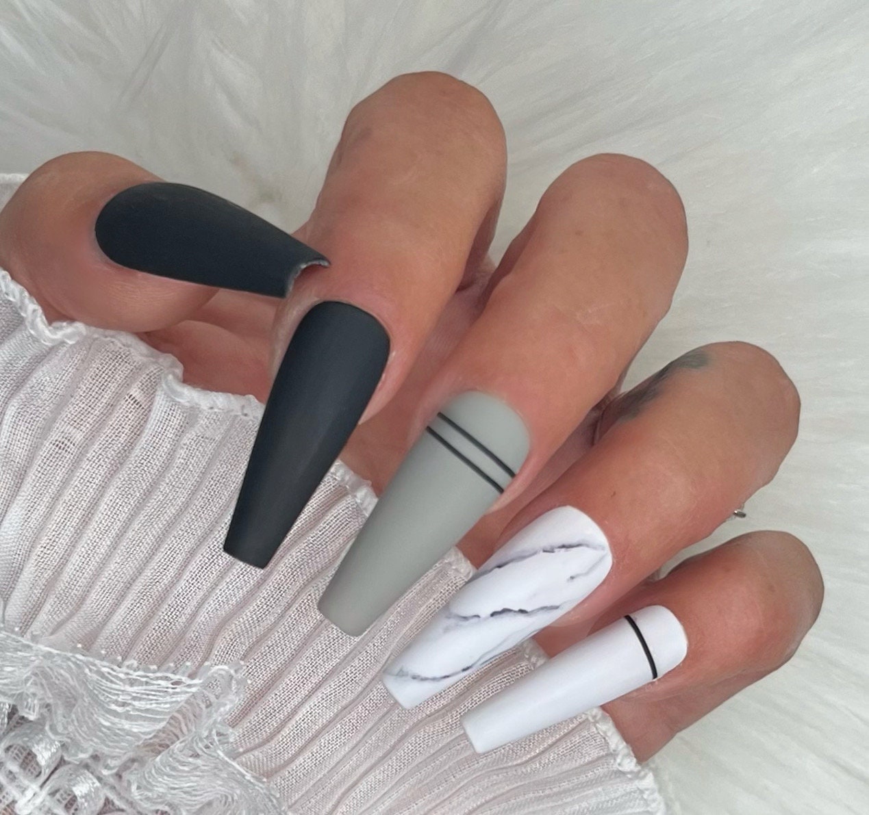 Press On Nails Grau Marmor Schwarz Weiß Marble von Etsy - PrincessNails01