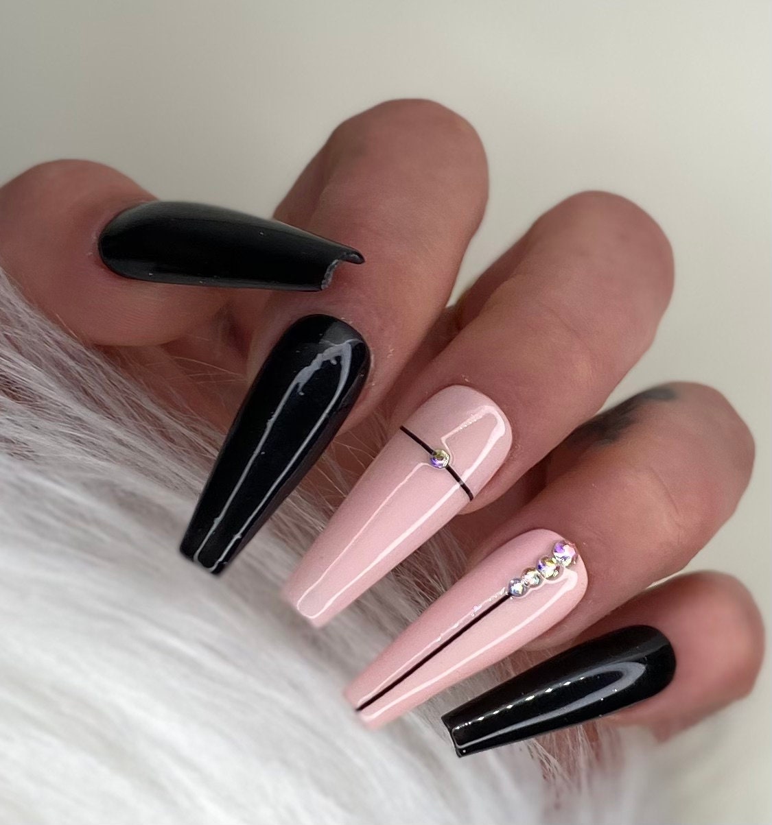 Press On Nails Schwarz Rosa Steinchen & Stripes von Etsy - PrincessNails01