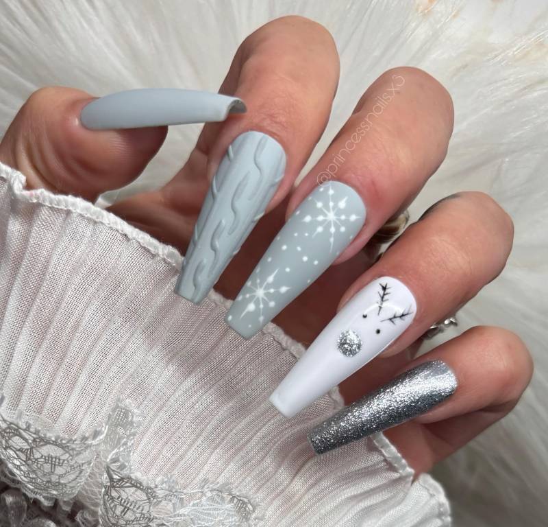 Press On Nails Winter Rentier Grau Weiß Strickmuster Schneeflocke Silber Chrom von Etsy - PrincessNails01