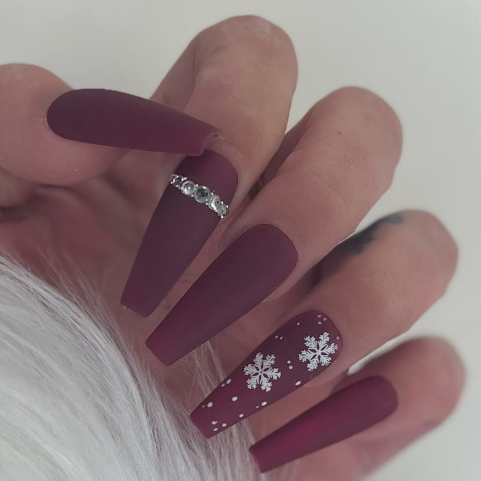 Press On Nails Winter Weinrot Matt Schneeflocke Steinchen Rot von Etsy - PrincessNails01