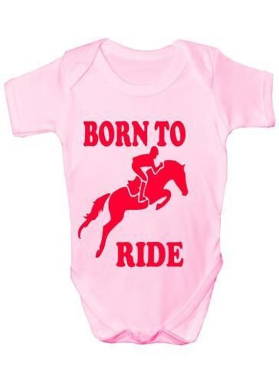 Born To Ride Reiten Pony Baby Onesie Weste Kleidung Lustiges Geschenk Born To Ride Reiten Pony Baby Onesie Weste Kleidung Lustiges Geschenk von Etsy - Print4ustore
