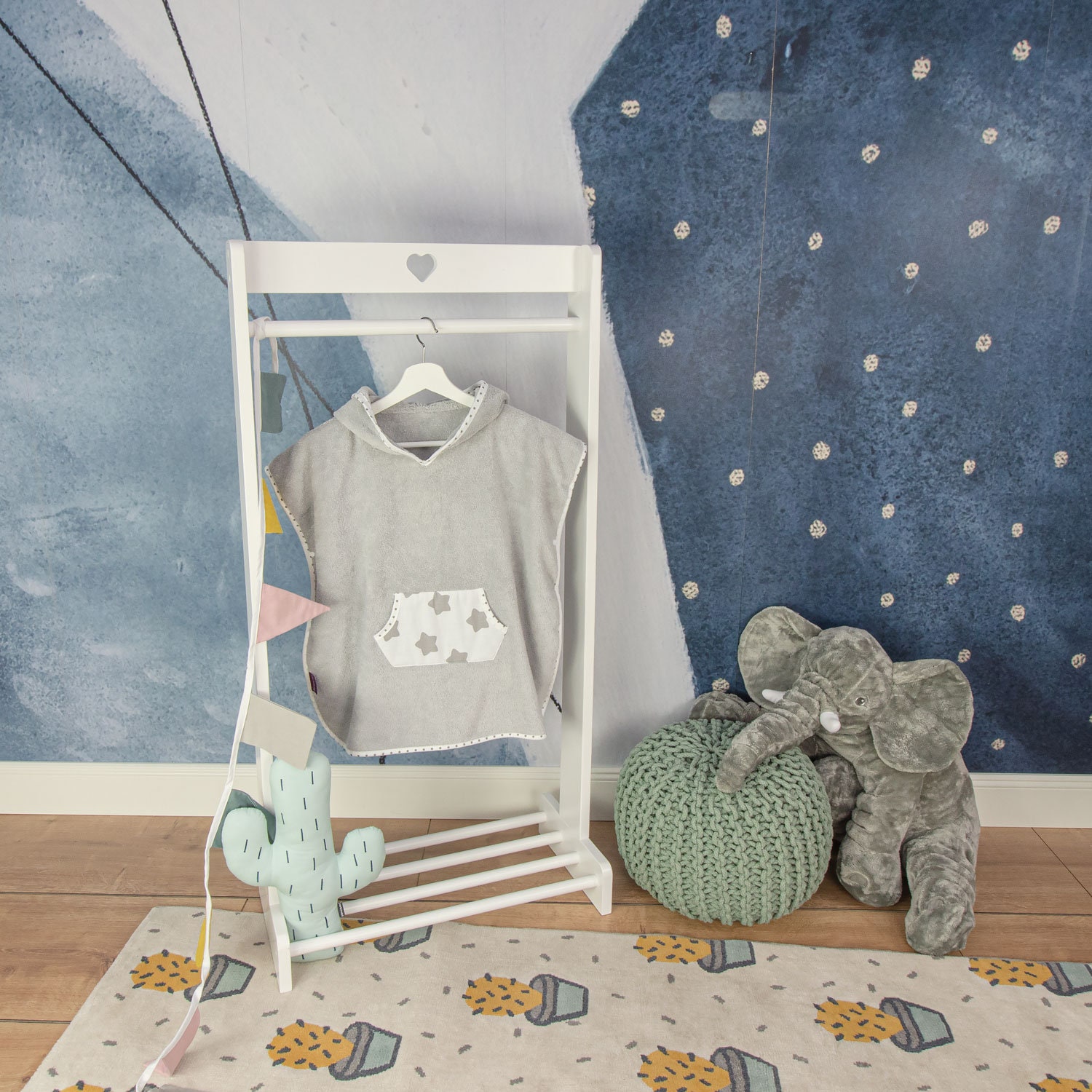 Puckdaddy Bade Poncho Freya 57x84cm Baby Mit Kapuze Sterne Muster in Grau von Etsy - PuckdaddyShop