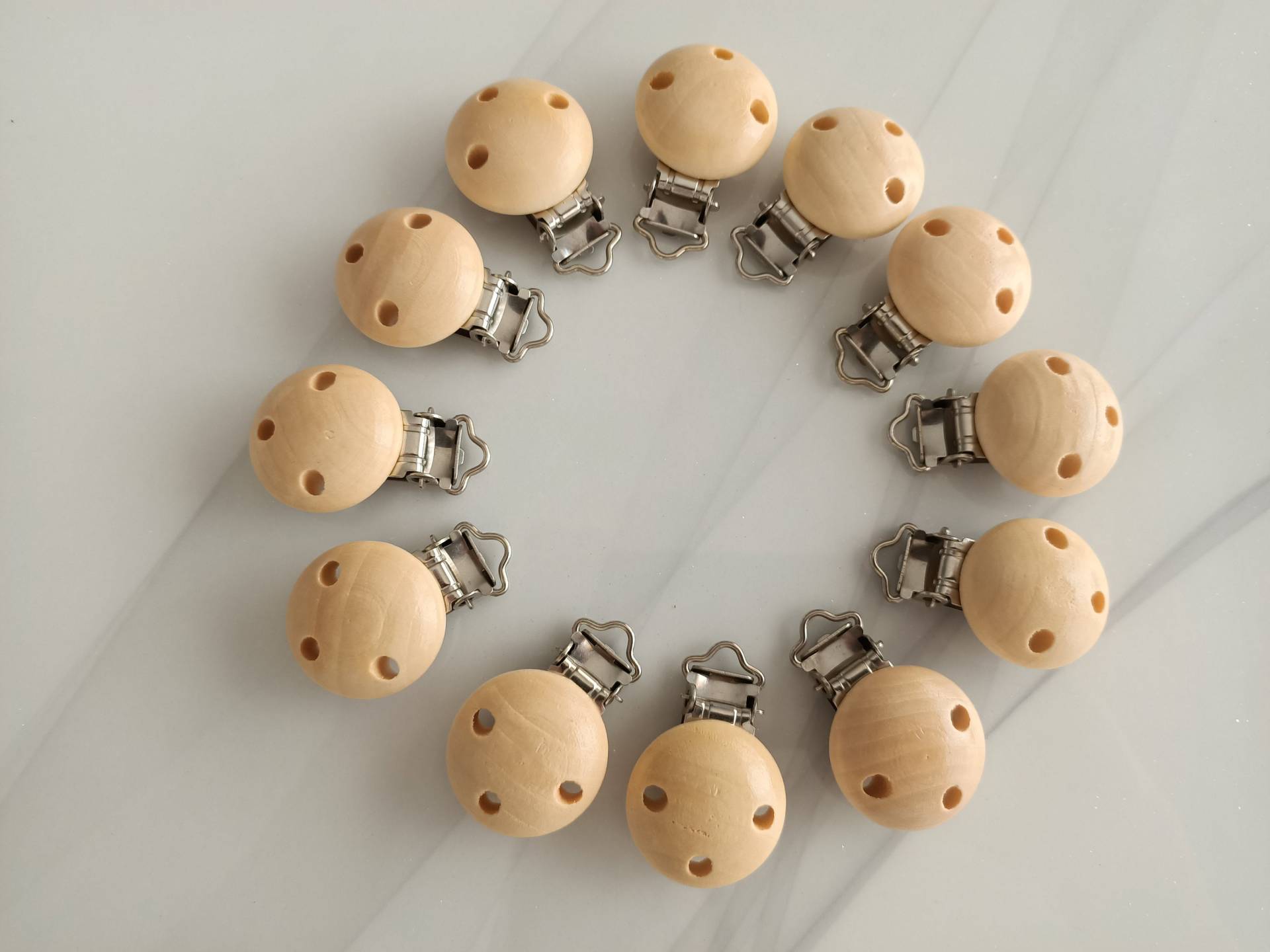 Schnullerkette Aus Holz Mit Metallclip | 4.4 cm X 2.9 cm Schnullerkette Aus Holz Mit Metallclip | 4.4 cm X 2.9 cm von Etsy - PurpleChilliDesigns