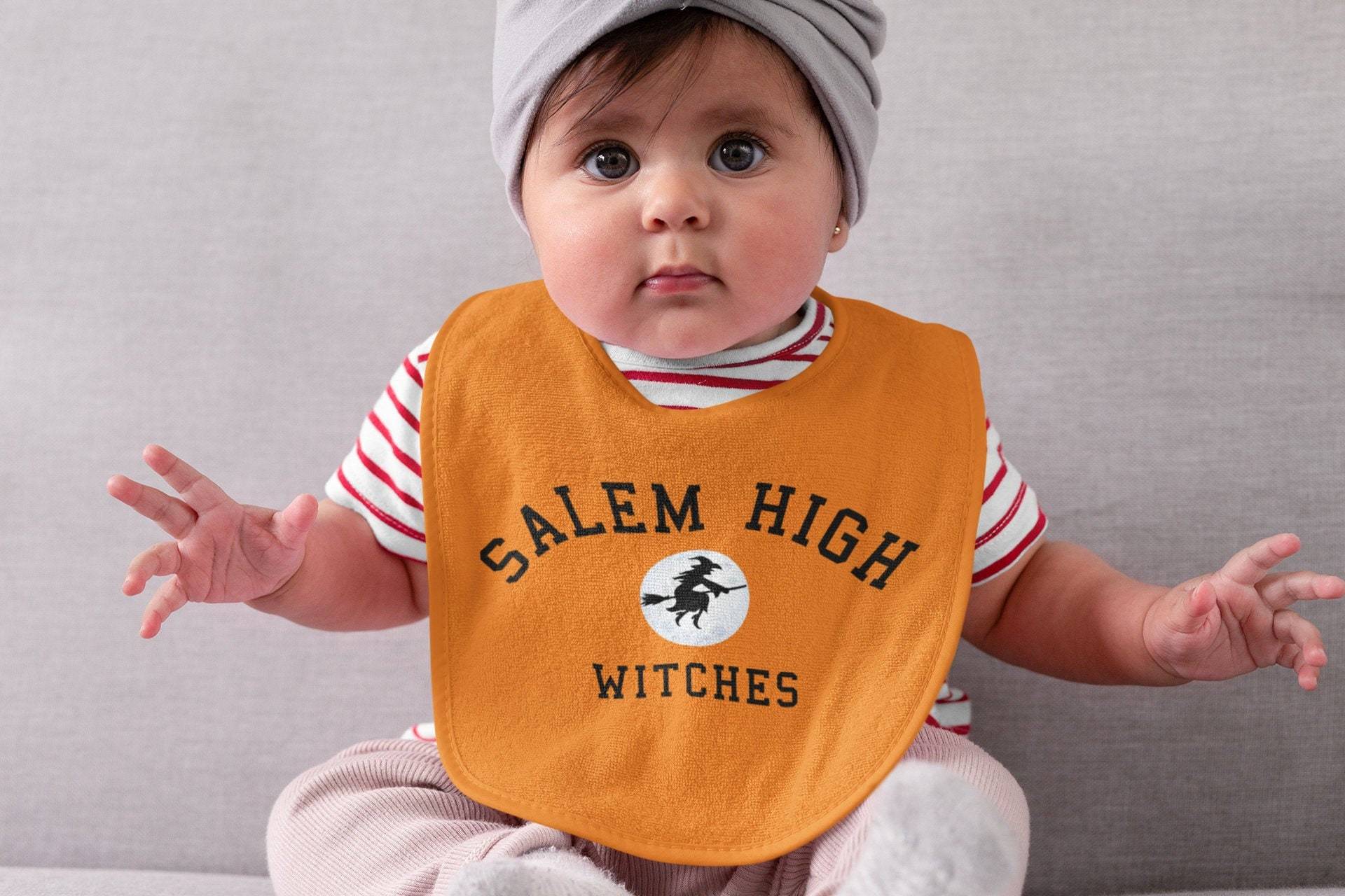 Salem High Baby Bibs, Shower Geschenk, Neues von Etsy - QueenOfHalloweenShop