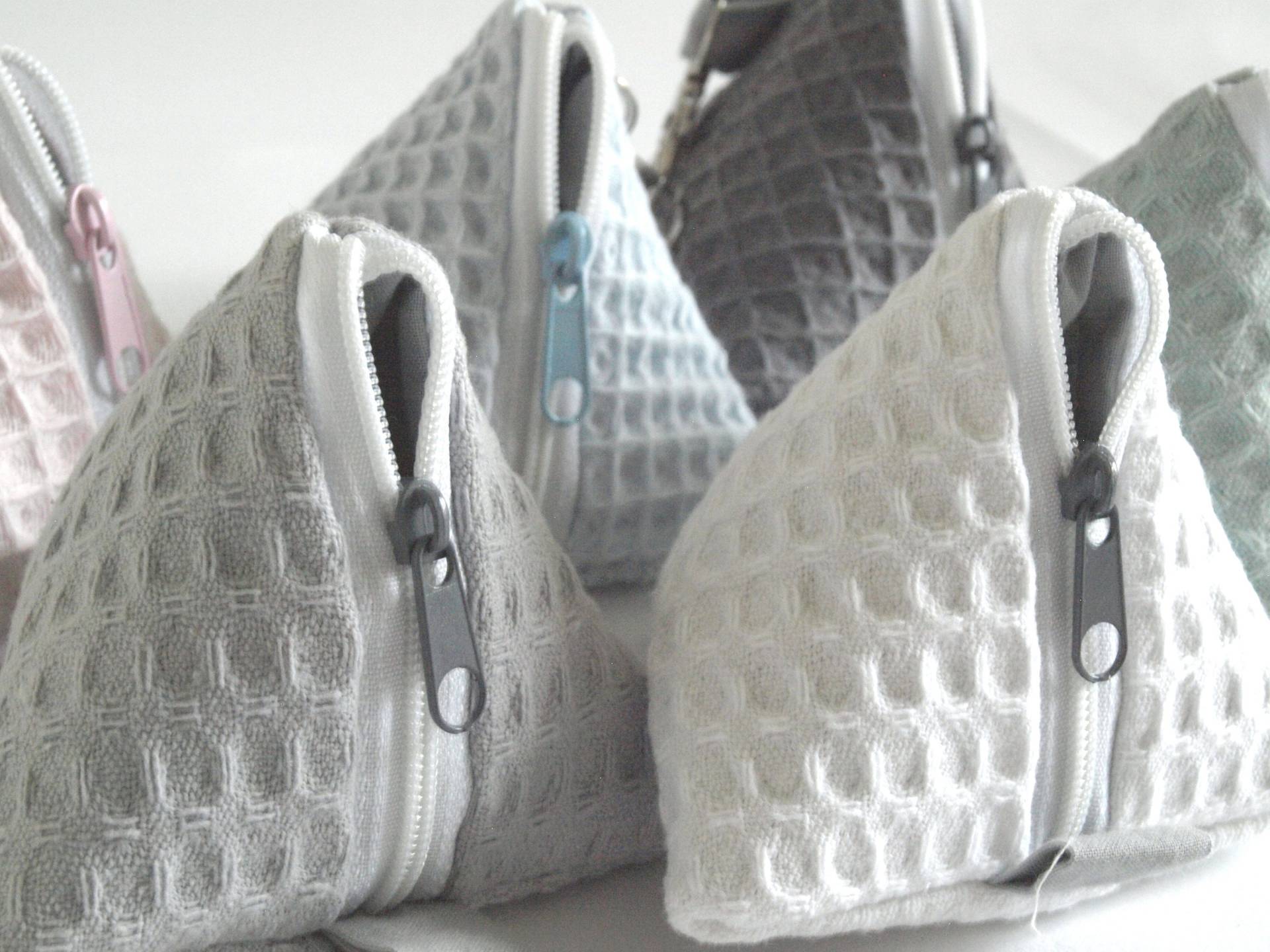 Schnullertasche, Pyramidentasche Mit Karabiner, Auswahl Schnullertasche, Pyramidentasche Mit Karabiner, Auswahl von Etsy - QuiltCottageLove