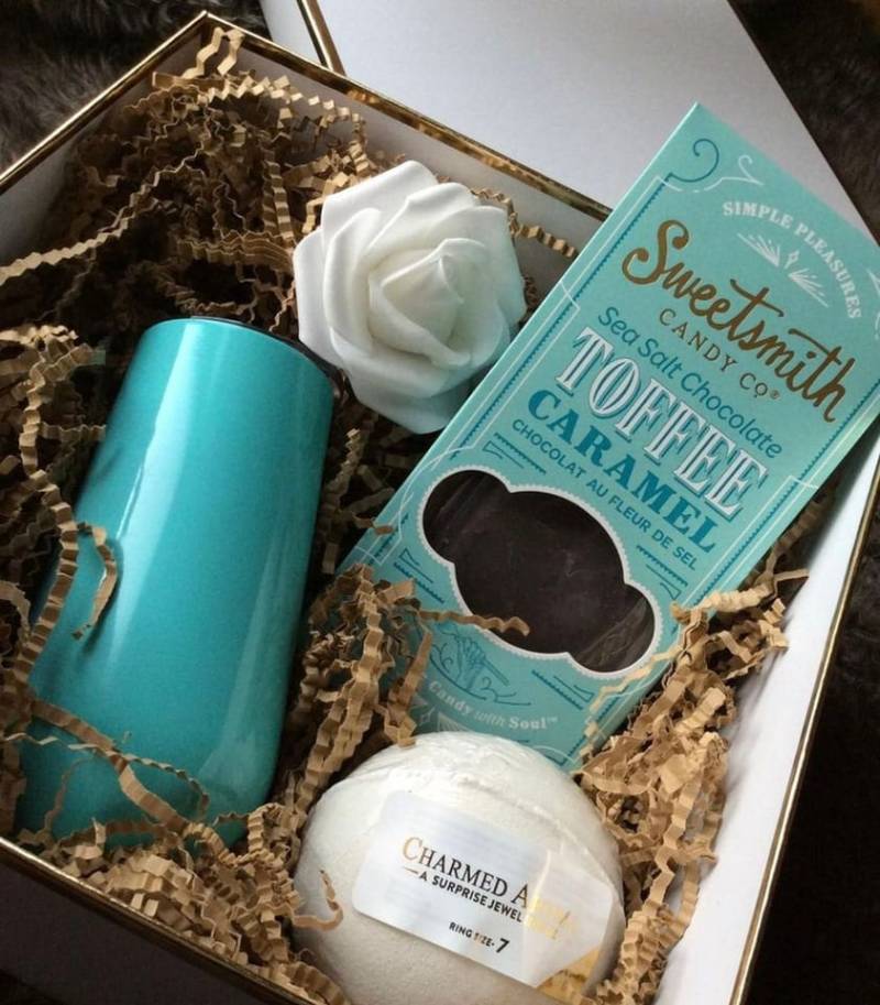 Charmed Champagner Geschenkbox von Etsy - ReadySetGiftBoutique