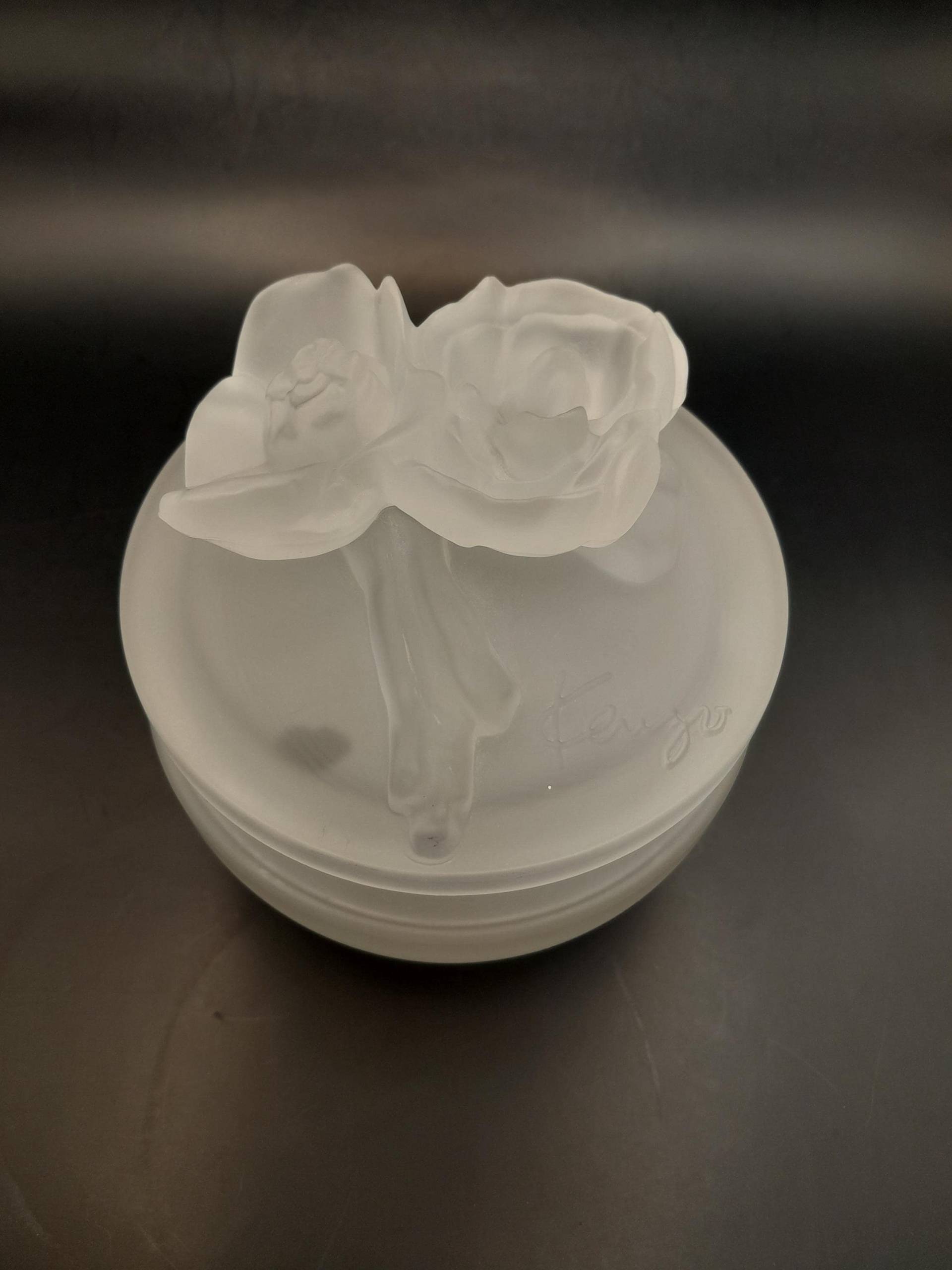 Kenzo & Serge Mansau - Milchglas-Cremeglas 200 Ml Vintage-Sammlerstück Aus Den 1990Er Jahren Kenzo & Serge Mansau - Milchglas-Cremeglas 200 Ml Vintage-Sammlerstück Aus Den 1990Er Jahren von Etsy - ReginasPerfume