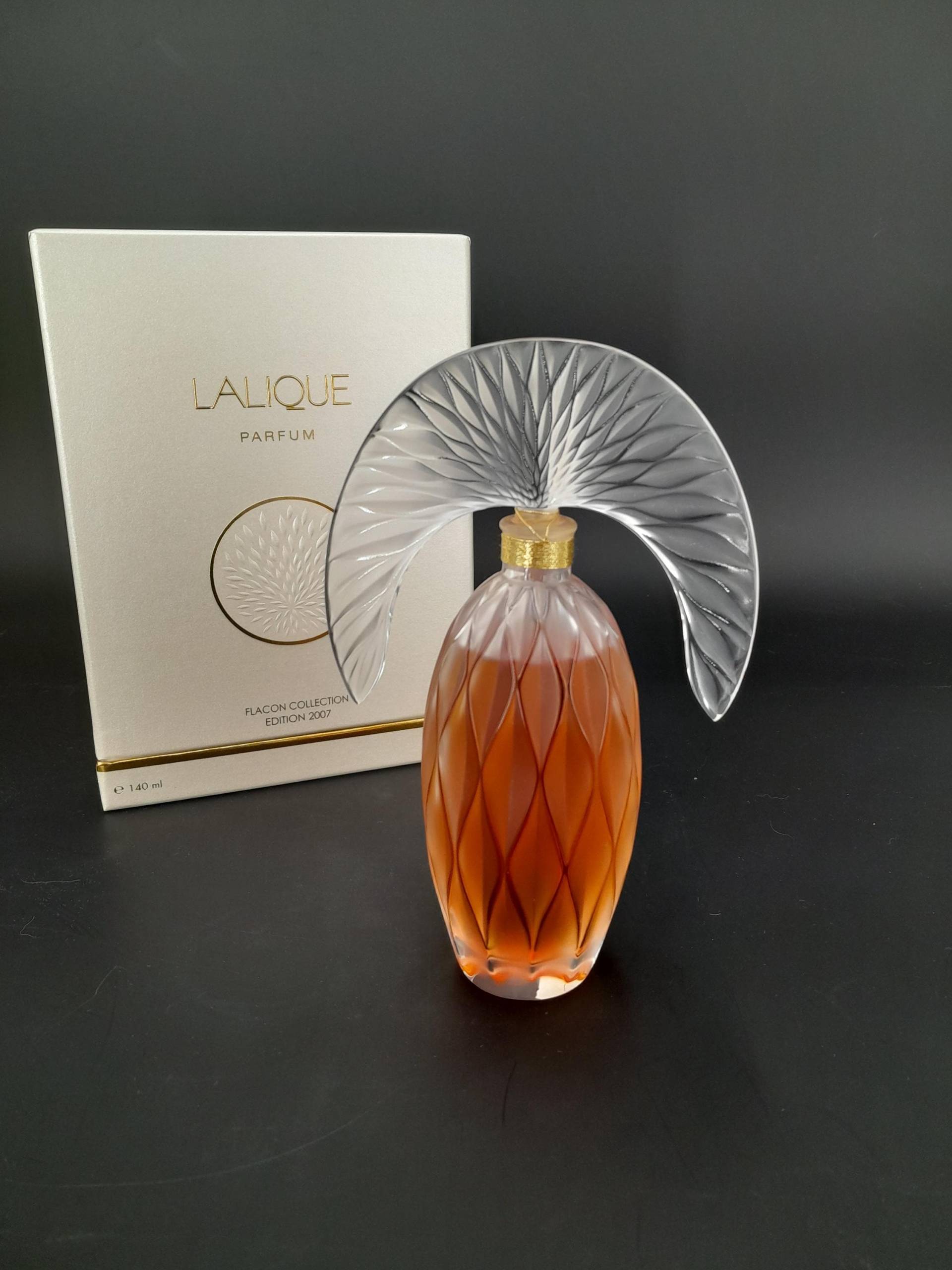 Lalique Commedia | 2007 - 140 Ml Extrait De Parfum Limitierte, Nummerierte Kristall-Edition Vintage-Sammlerflakon Aus Den 2000Er Jahren Lalique Commedia | 2007 - 140 Ml Extrait De Parfum Limitierte, Nummerierte Kristall-Edition Vintage-Sammlerflakon Aus Den 2000Er Jahren von Etsy - ReginasPerfume