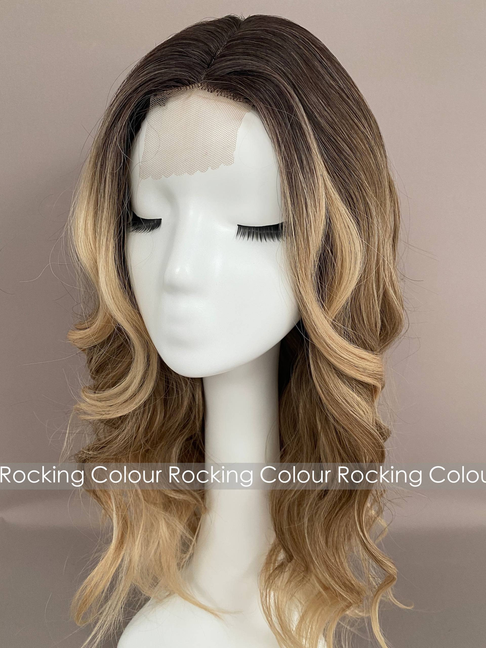 Goldene Blonde Ombre Kleine Spitze Vorne Gewellte Perücke/24-Zoll Lange Dunkle Wurzel Goldene Perücke. Gratis Perückenkappe von Etsy - RockingColour