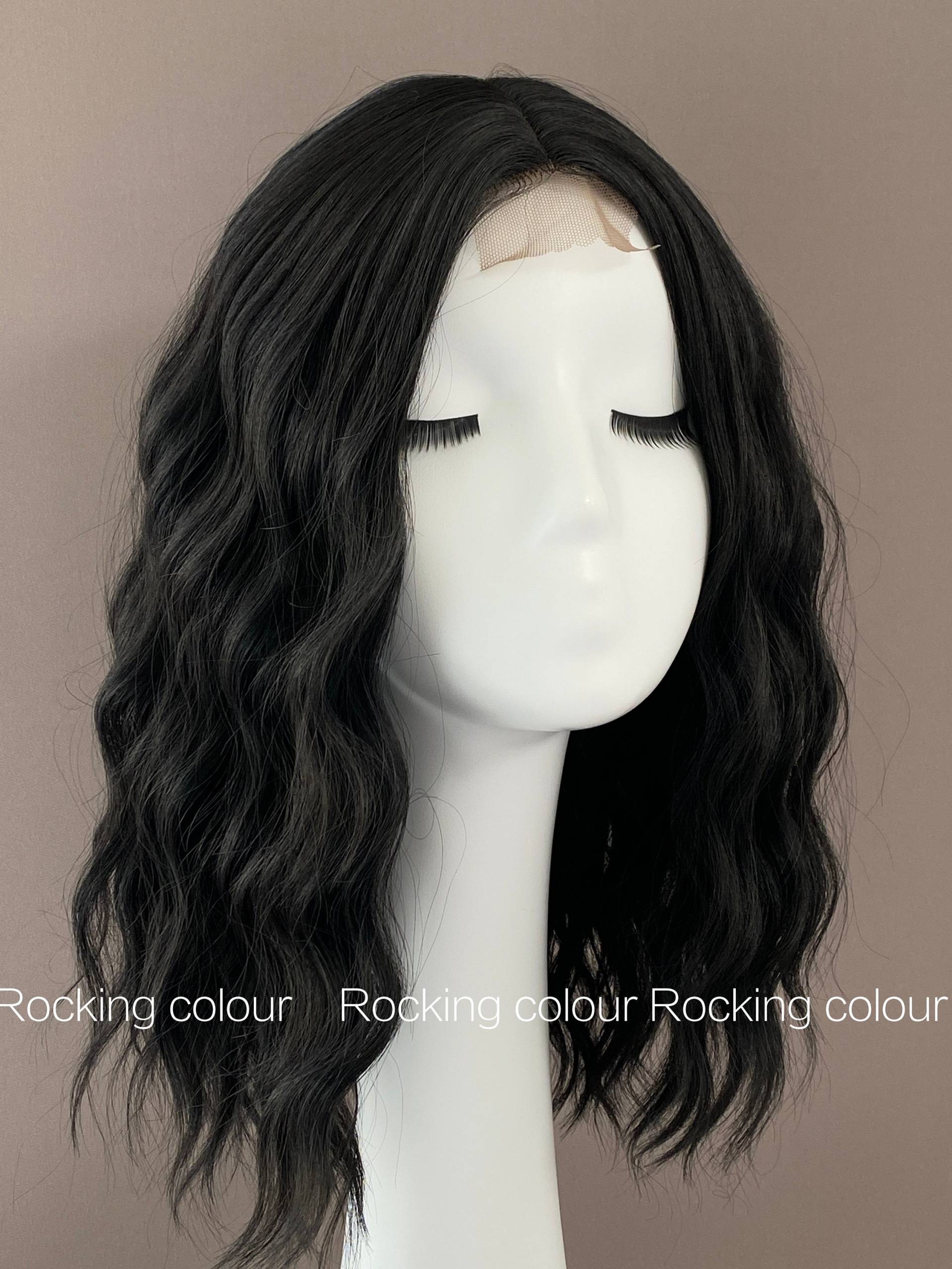 Lace Front Black Wavy Perücke, 14-Zoll Schulter-Länge Perücke. Gratis Perückenkappe von Etsy - RockingColour