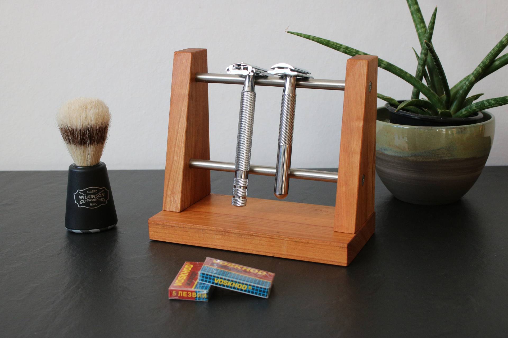 Rasierhobel Ständer Aus Kirschbaumholz Und Edelstahlstangen Rasierhobel Ständer Aus Kirschbaumholz Und Edelstahlstangen von Etsy - RolandsHolzwerkstatt