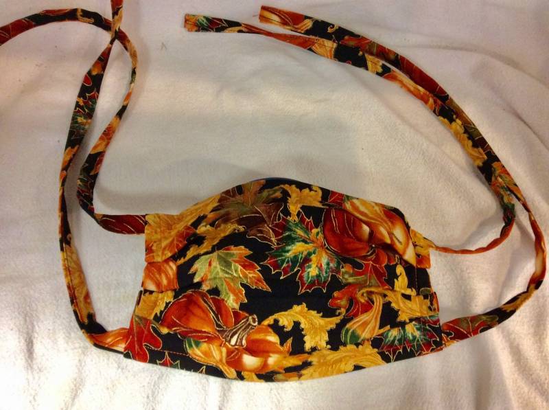 Gesichtsmaske Mit Filtertasche Waschbar Made in Usa Nasendraht Herbst Blätter Und Kürbisse Print von Etsy - RollingRiverAntiques