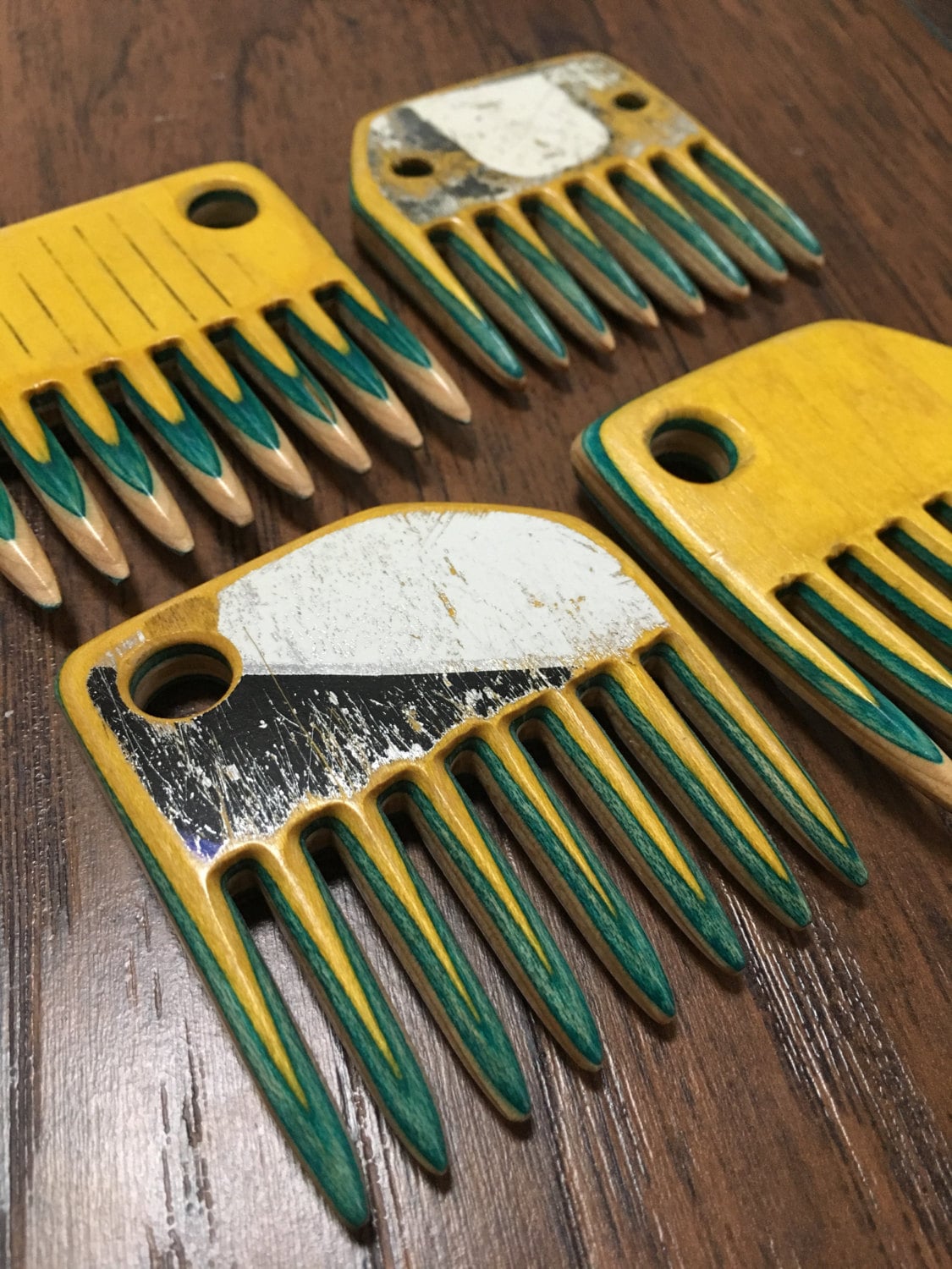 Skateboard Bartkamm - Blau Und Gelb Handgemacht Aus Recyceltem Skateboard Bartkamm - Blau Und Gelb Handgemacht Aus Recyceltem von Etsy - RustyBellBeardCO