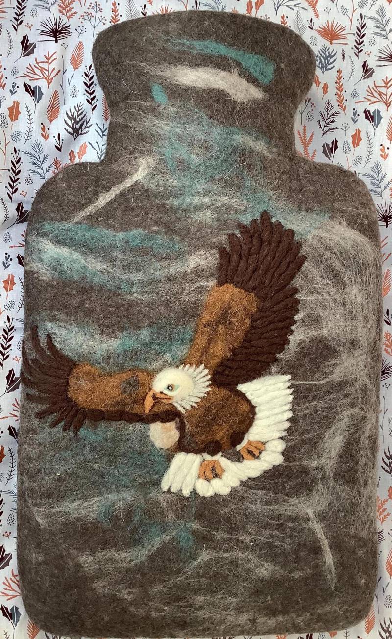 Filz Wärmflasche Adler Filzwärmflasche Seeadler Merinowolle Inkl. Markenwärmflasche 2L von Etsy - SaraundOnsiFilzerei