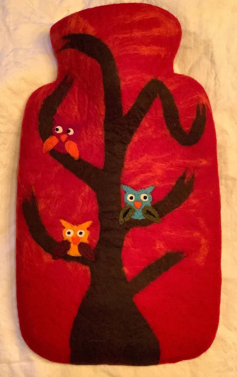 Filz Wärmflasche Eulenbaum Filzwärmflasche Rot Merinowolle Eulen Inkl. Markenwärmflasche von Etsy - SaraundOnsiFilzerei