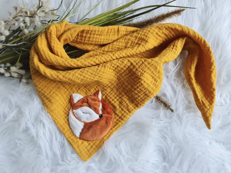 Handmade Halstuch Mit Kuscheligem Fuchs & Namen in Zwei Größen Verfügbar von Etsy - ScaBaDesignArts