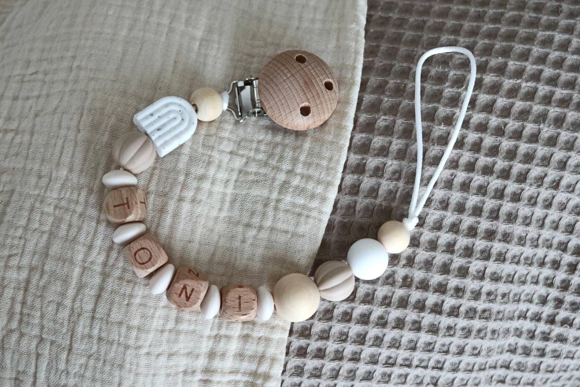 Schnullerkette Personalisiert Mit Namen Beige Regenbogen von Etsy - SchnulLIZ