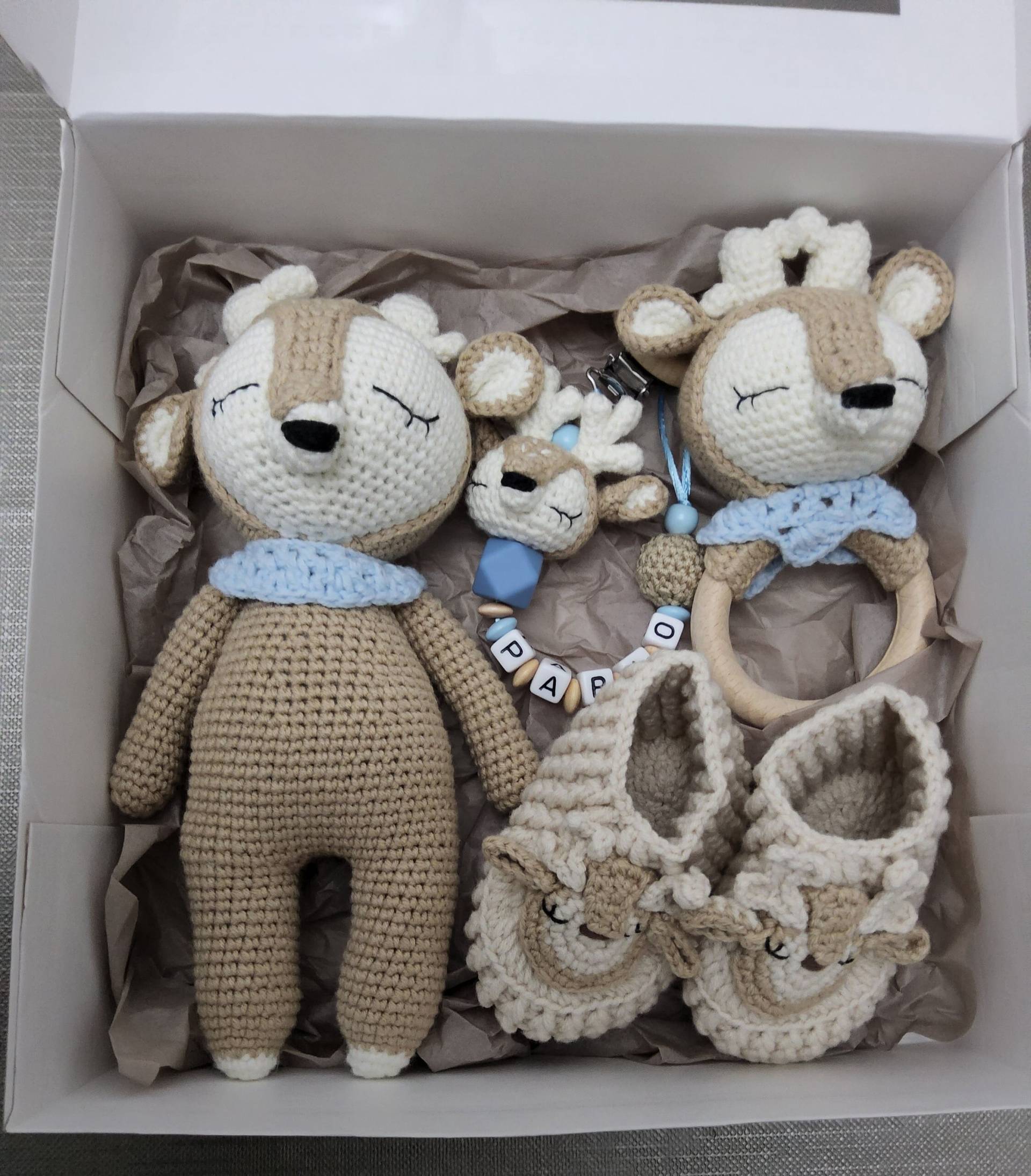 Baby Geschenkeset | Schnullerkette Mit Namen| Häkeltier Rehkitz| Greifring Babyschuhe Babypartygeschenke von Etsy - SchnullerkettenHaSi