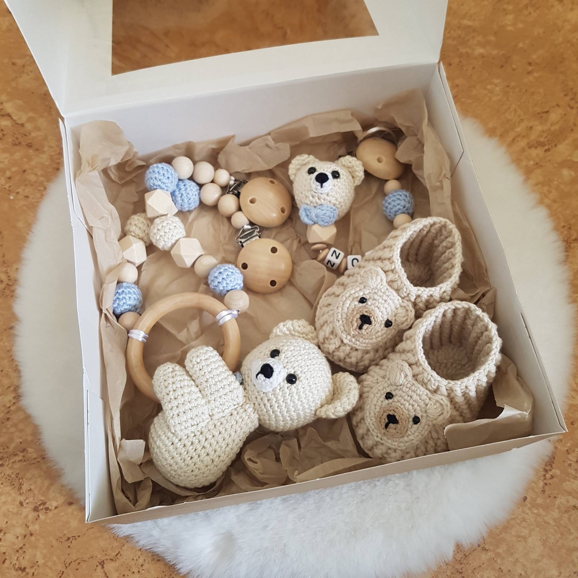 Babygeschenk Zur Geburt Bär, Kinderwagenkette, Schnullerkette Mit Namen, Babyhäkelschuhe von Etsy - SchnullerkettenHaSi