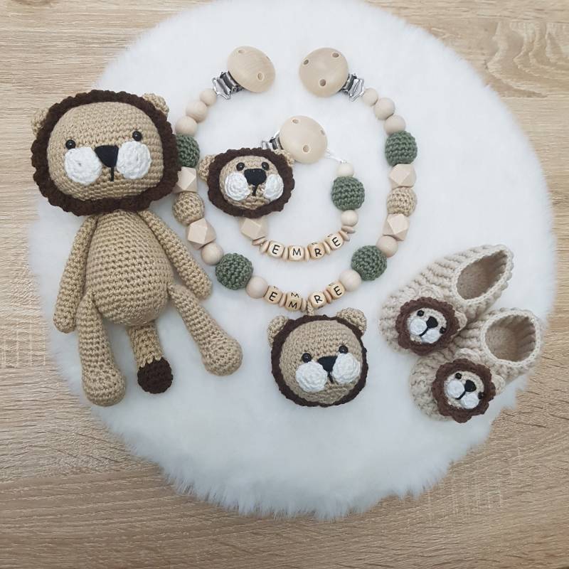 Geschenkset Zur Geburt Personalisierte Schnullerkette, Kinderwagenkette, Häkeltier Und Häkelschuhe von Etsy - SchnullerkettenHaSi