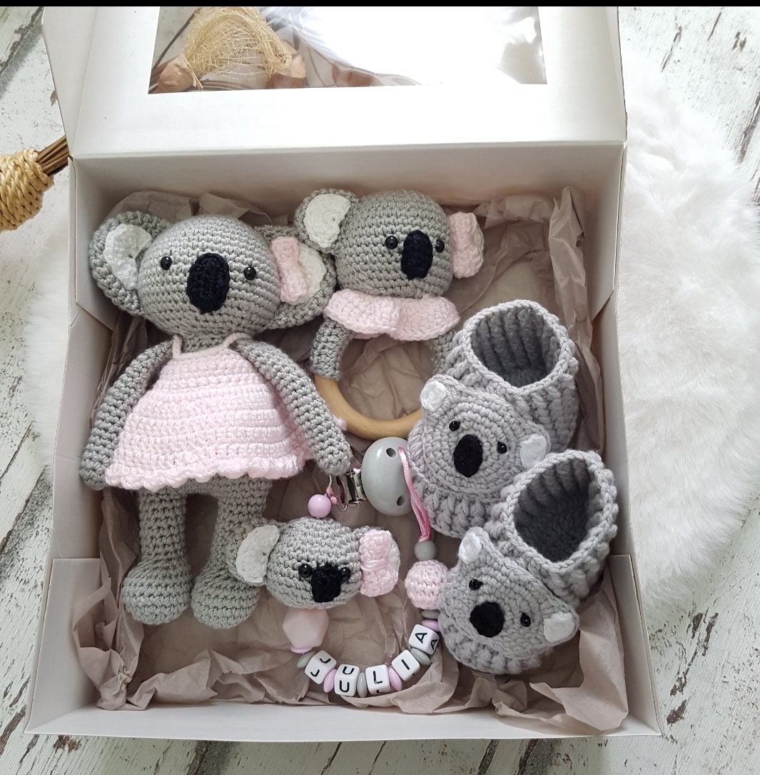 Personalisierte Geschenkset Für Geburt Koalabär , Schnullerkette Mit Namen, Greifring, Kuscheltier, Babyschuhe von Etsy - SchnullerkettenHaSi