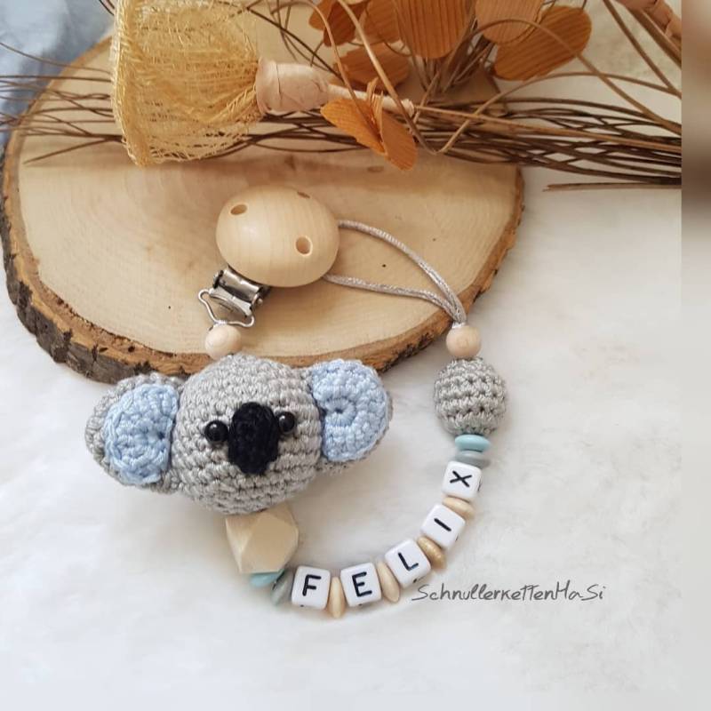 Schnullerkette Koalatier Mit Namen, Grau/Blau/Holz | Babyparty Geschenke von Etsy - SchnullerkettenHaSi