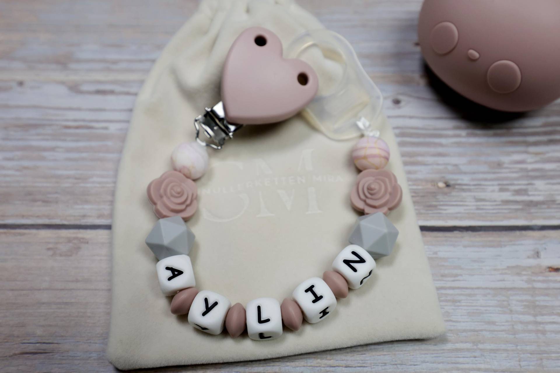 Schnullerkette Mit Namen Mädchen Schnullerkette Mit Namen Mädchen von Etsy - SchnullerkettenMira