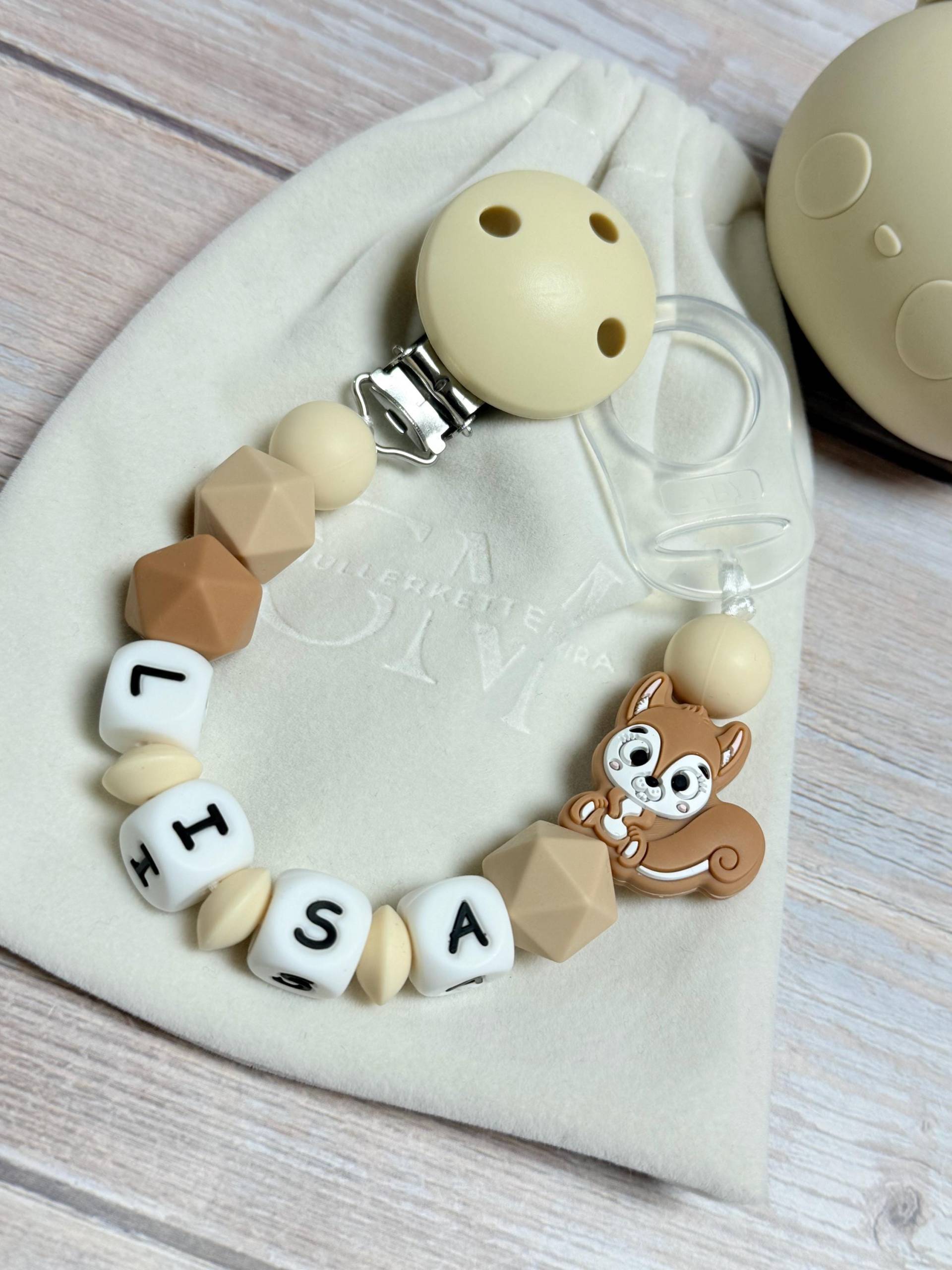 Schnullerkette Mit Namen Mädchen Schnullerkette Mit Namen Mädchen von Etsy - SchnullerkettenMira